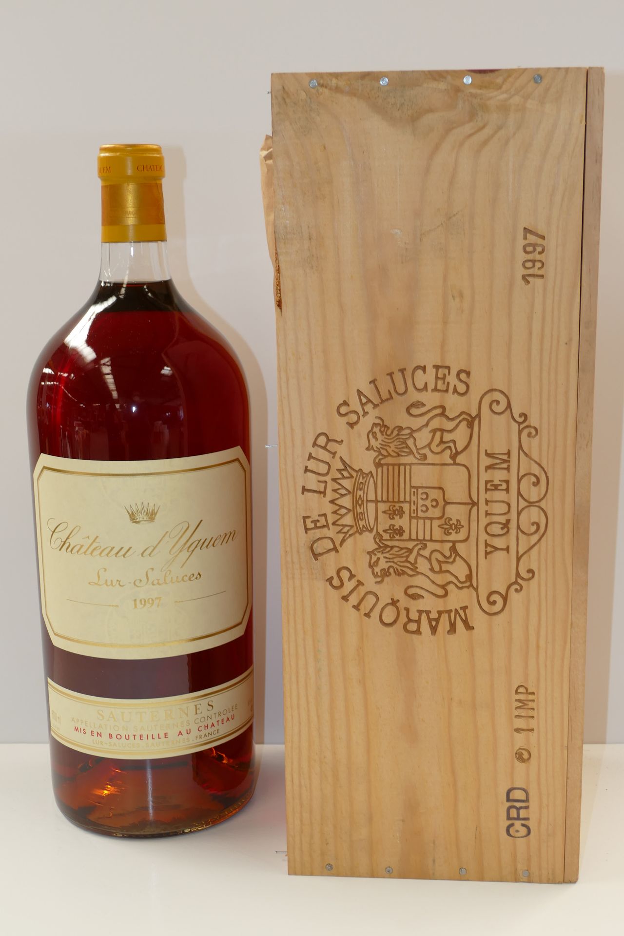 Null 1个Impériale Château d'Yquem 1997 1er CCS Sauternes，装在原木箱中 专家：Emilie Gorrete&hellip;