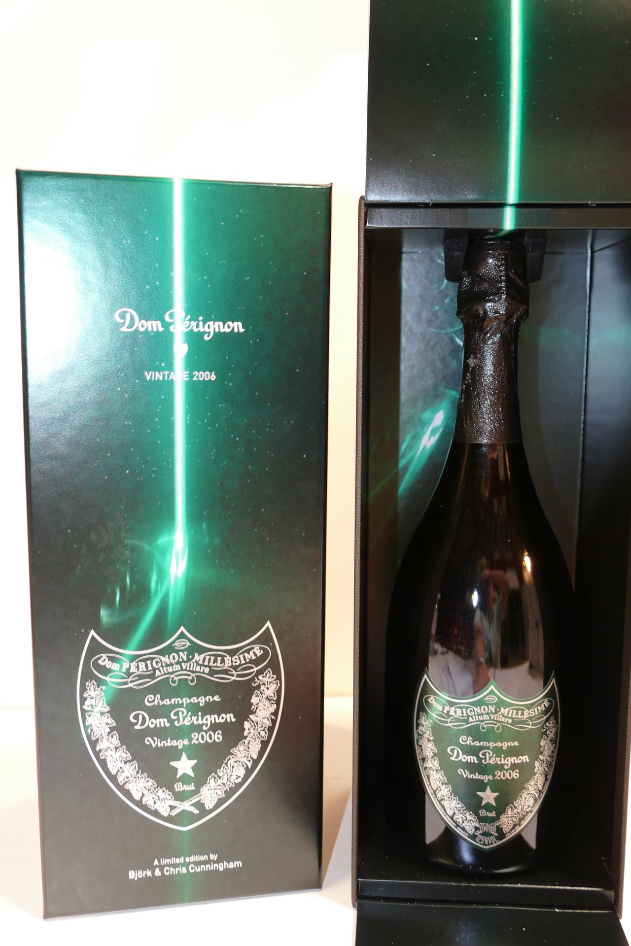 Null 1 Btle Champagne Dom Pérignon 2006 Limited Edition Björk und Chris Cunningh&hellip;