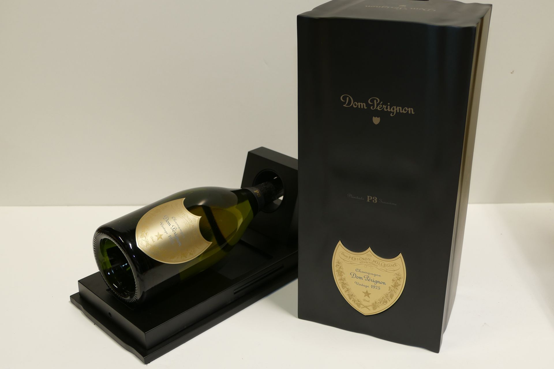 Null 1 Btle Champagne Dom Pérignon P3 1975 in wooden box Expert : Emilie Gorrete&hellip;