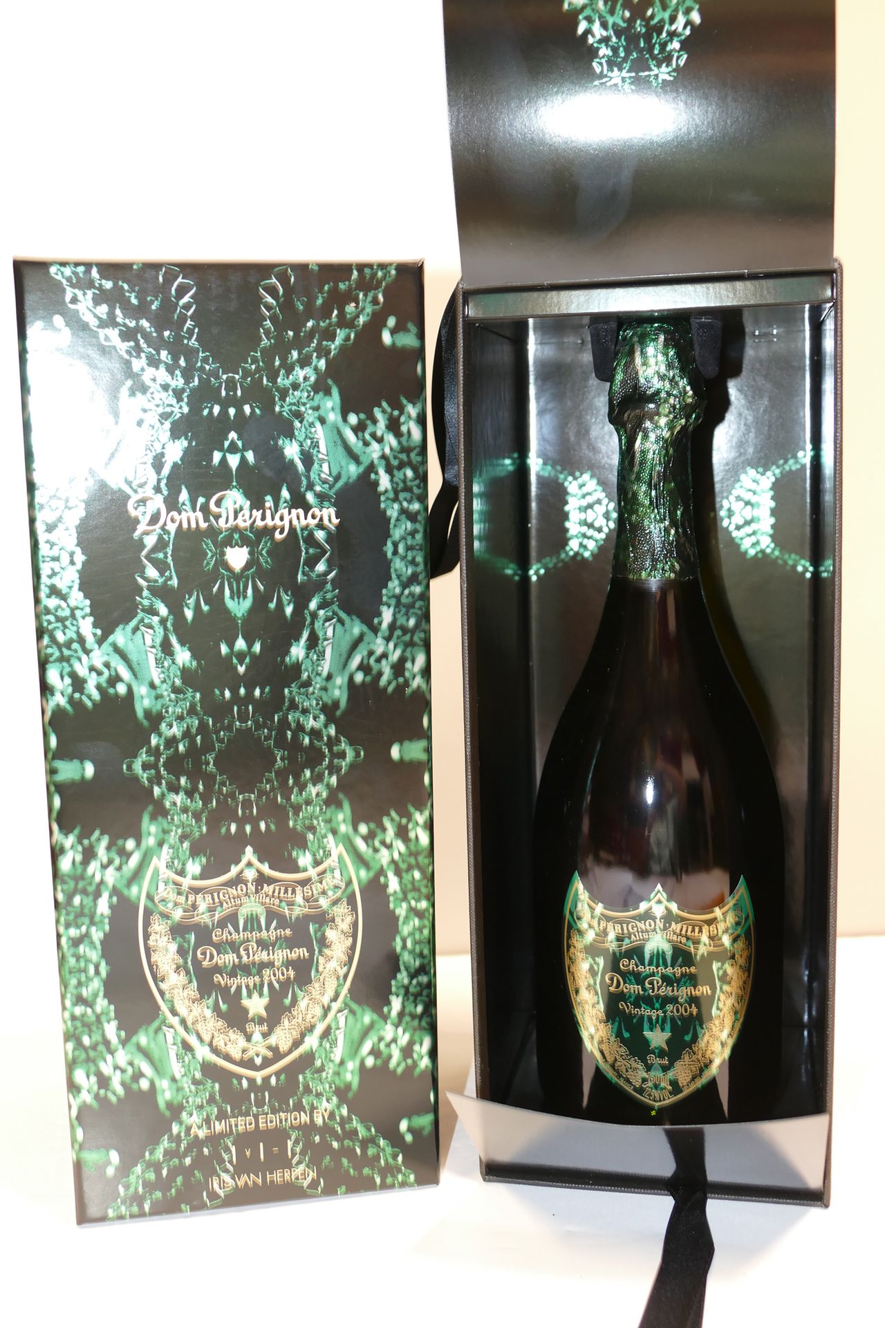 Null 1 Btle Dom Pérignon 2004年限量版Iris Van Herpen香槟酒盒 专家：Emilie Gorreteau
