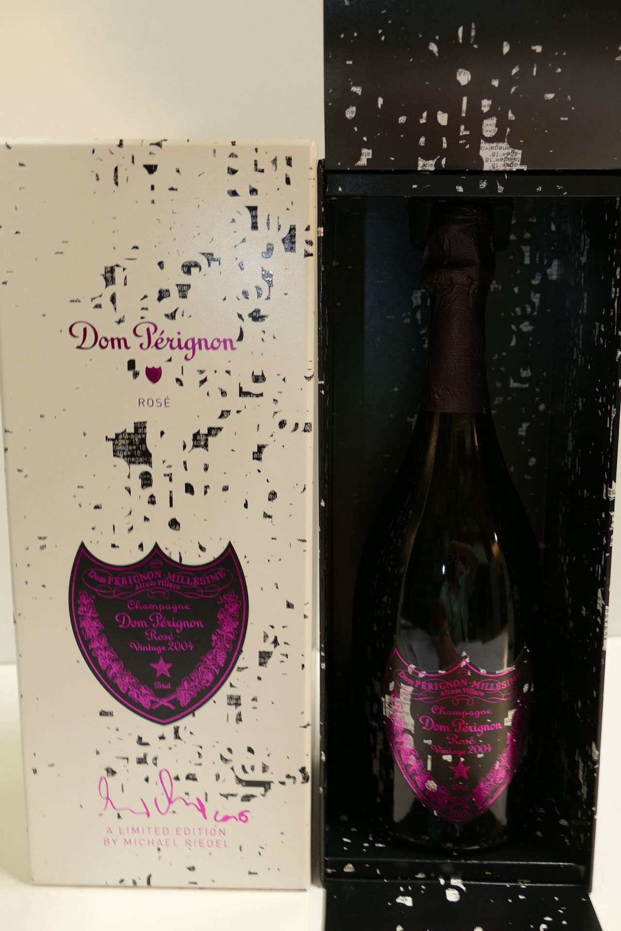 Null 1 Btle Champagne Dom Pérignon rosé 2004 Limited Edition Michael Riedel in G&hellip;