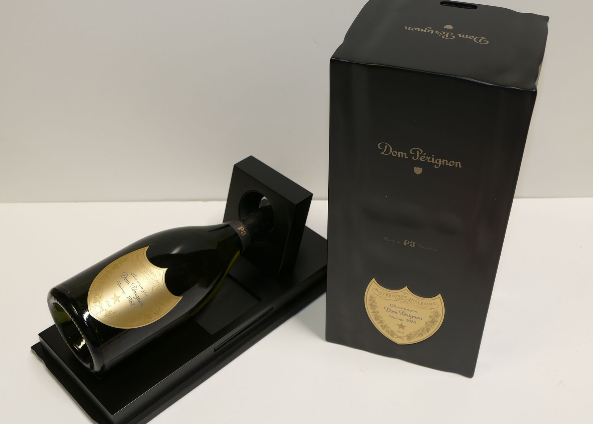 Null 1 Btle Champagne Dom Pérignon P3 1982 en caja de madera Experto : Emilie Go&hellip;