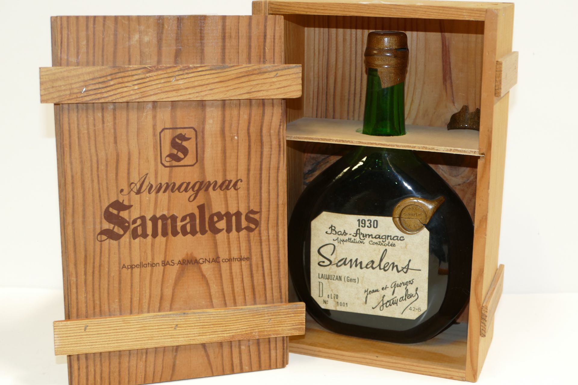 Null 1 Btle Bas Armagnac Samalens 1930 cire légèrement abîmée en coffret bois Ex&hellip;