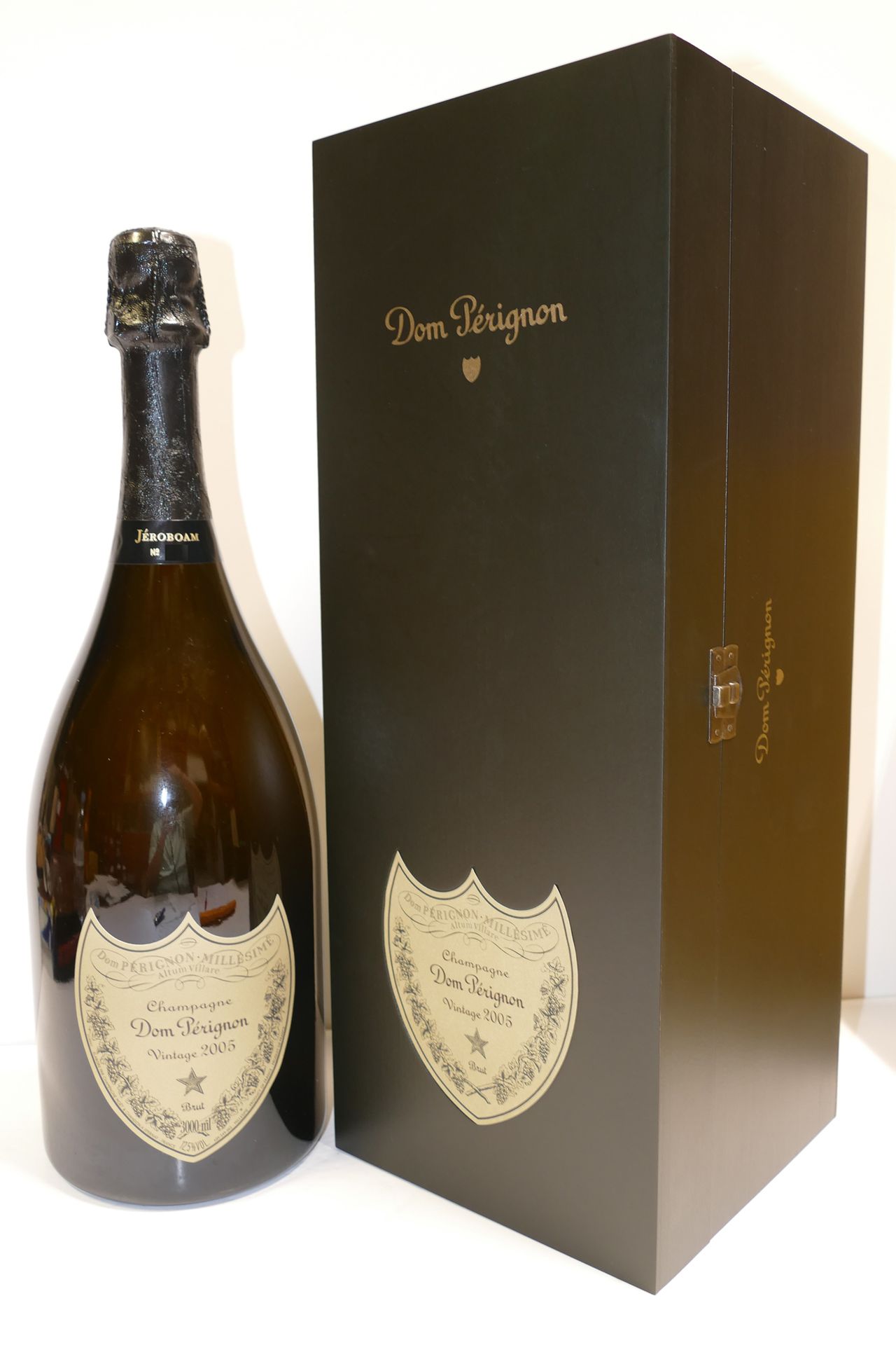Null 1 Jeroboam Champagne Dom Pérignon 2005 in a wooden box Expert : Emilie Gorr&hellip;