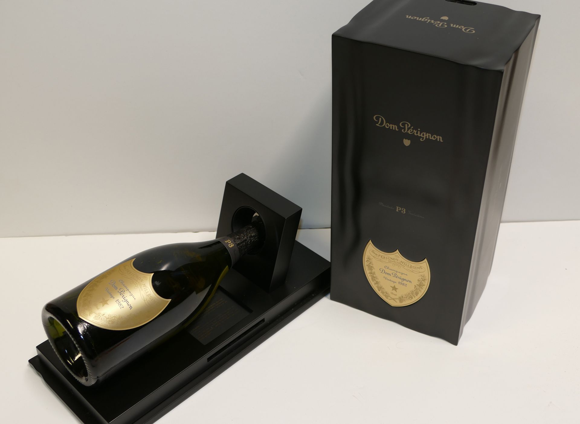 Null 1 Btle Champagne Dom Pérignon P3 1982 in wooden box Expert : Emilie Gorrete&hellip;