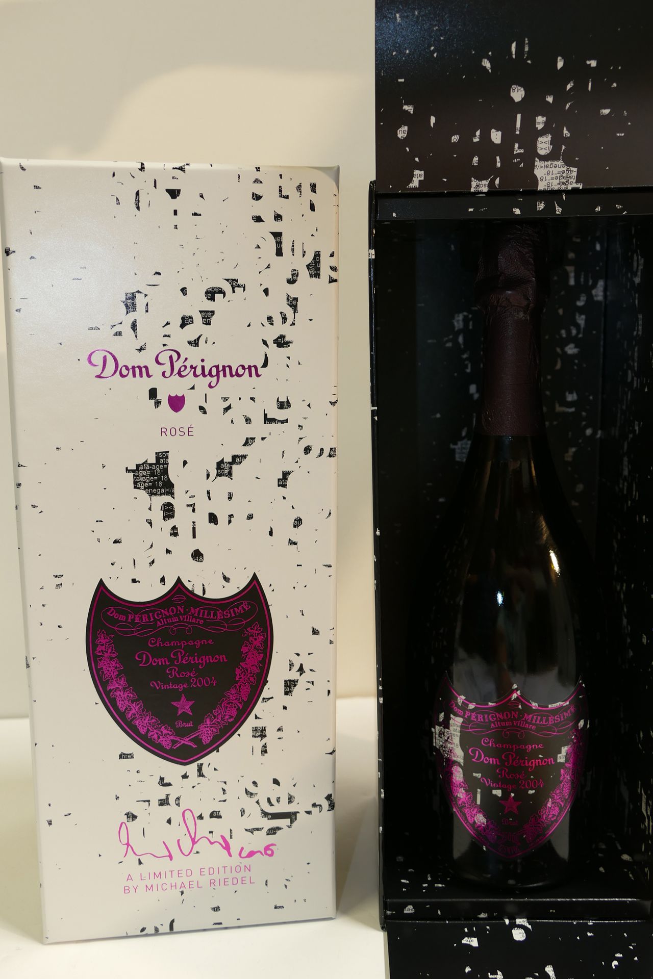 Null 1 Btle Champagne Dom Pérignon rosé 2004 Limited Edition Michael Riedel in G&hellip;