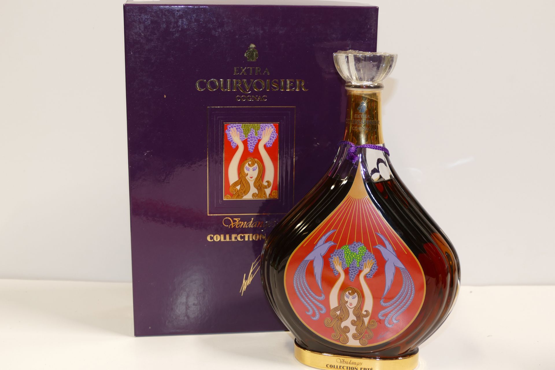 Null 1 Btle Cognac Courvoisier Extra Collection Erté Vendanges 1990 en coffret E&hellip;