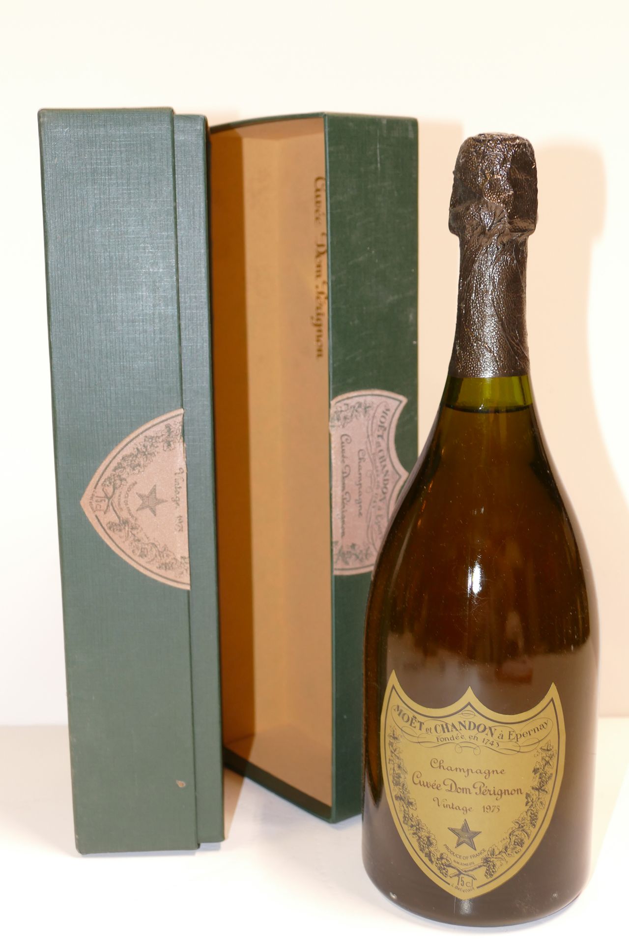 Null 1 Btle Champagne Dom Pérignon 1975 Niveau 1,5 cm unter der Kappe in Schatul&hellip;