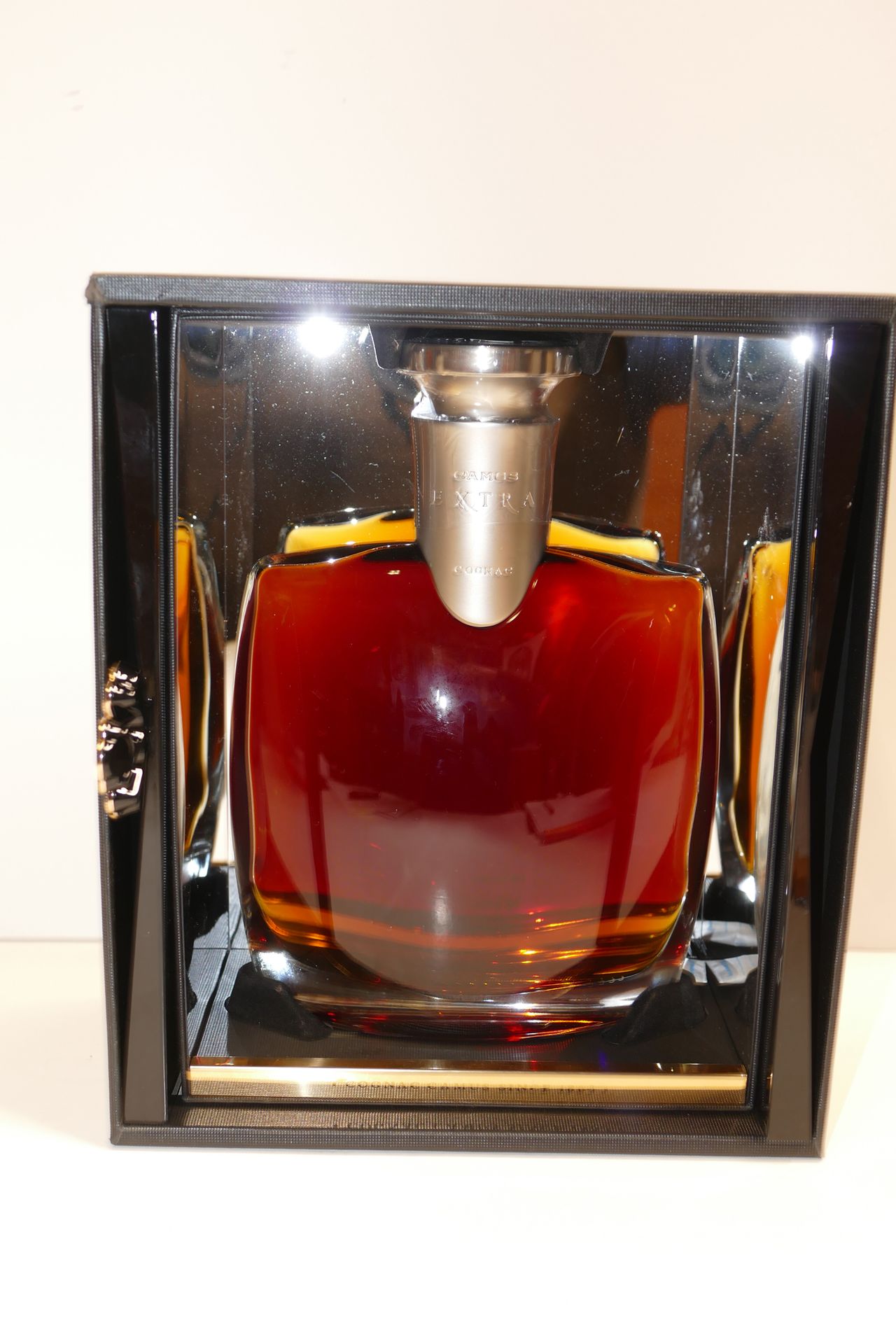 Null 1 Btle Cognac Camus Extra Elegance in IC 10/10 PM box Vat included and reco&hellip;