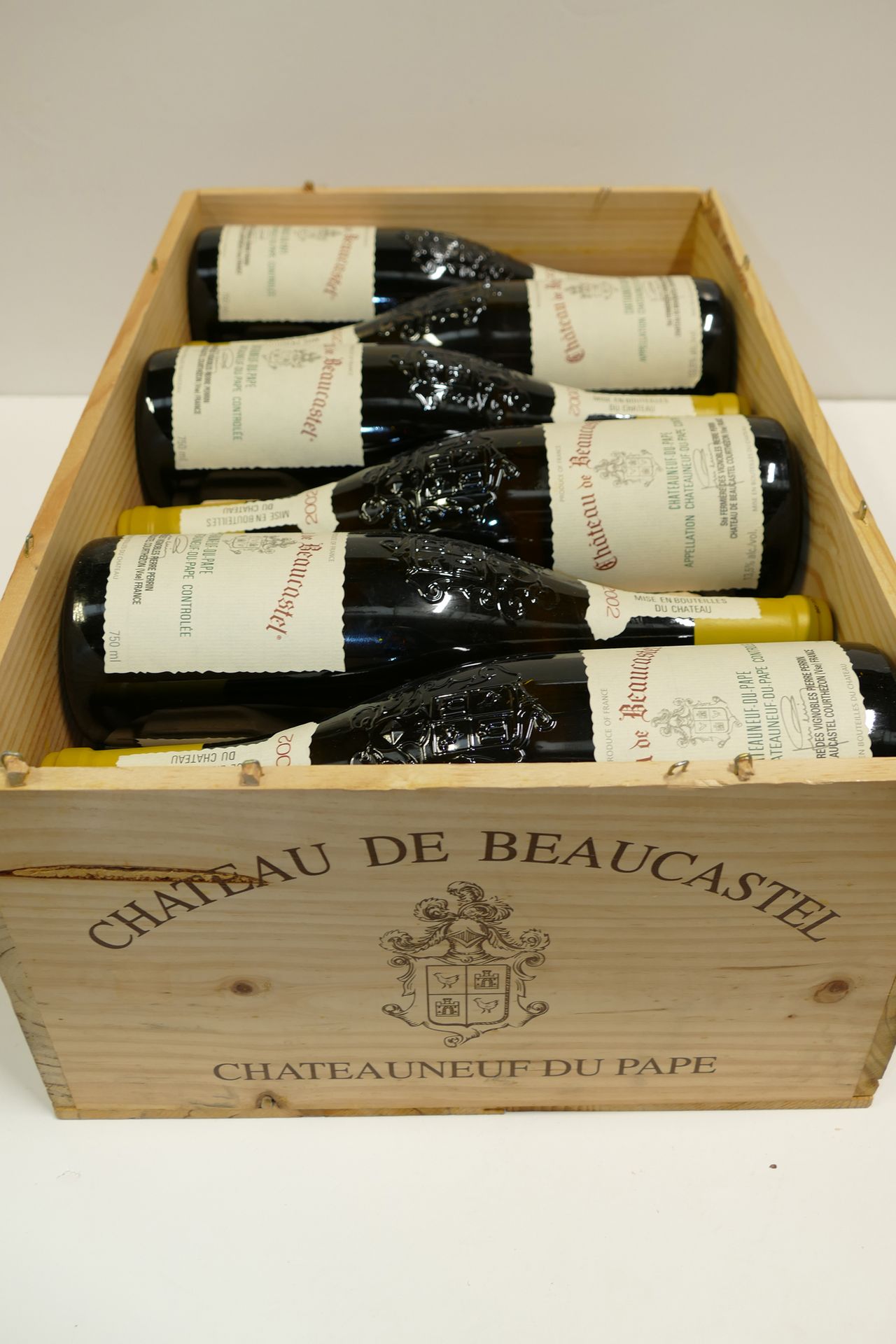 Null 12 Btles Château de Beaucastel white 2002 in original wooden case IC 10/10 &hellip;