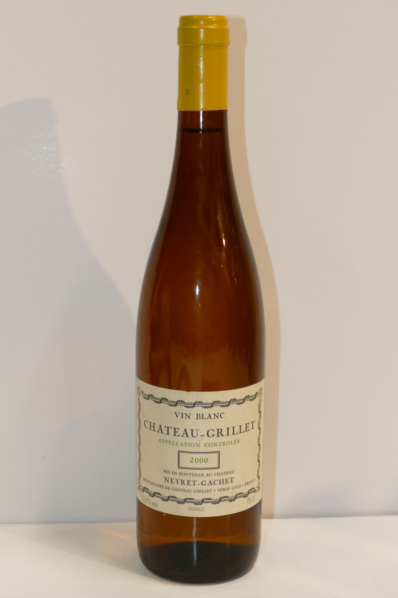 Null 1 Btle Château Grillet 2000 etichetta molto leggermente sporca e molto legg&hellip;