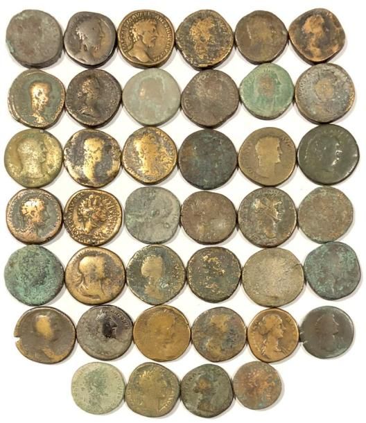 Null Lot de 106 pièces de bronze : 

Sesterces (40 p.), dupondii et as (66 p.)

&hellip;