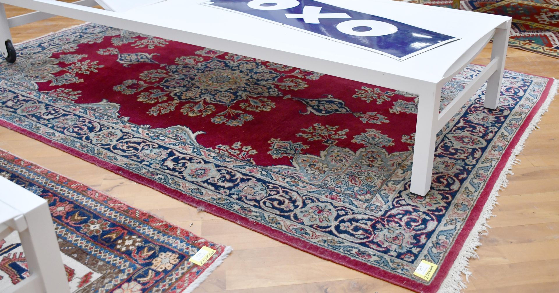 Null Tapis

Tapis d’Orient iranien. Dimensions : 230 cm x 140 cm.