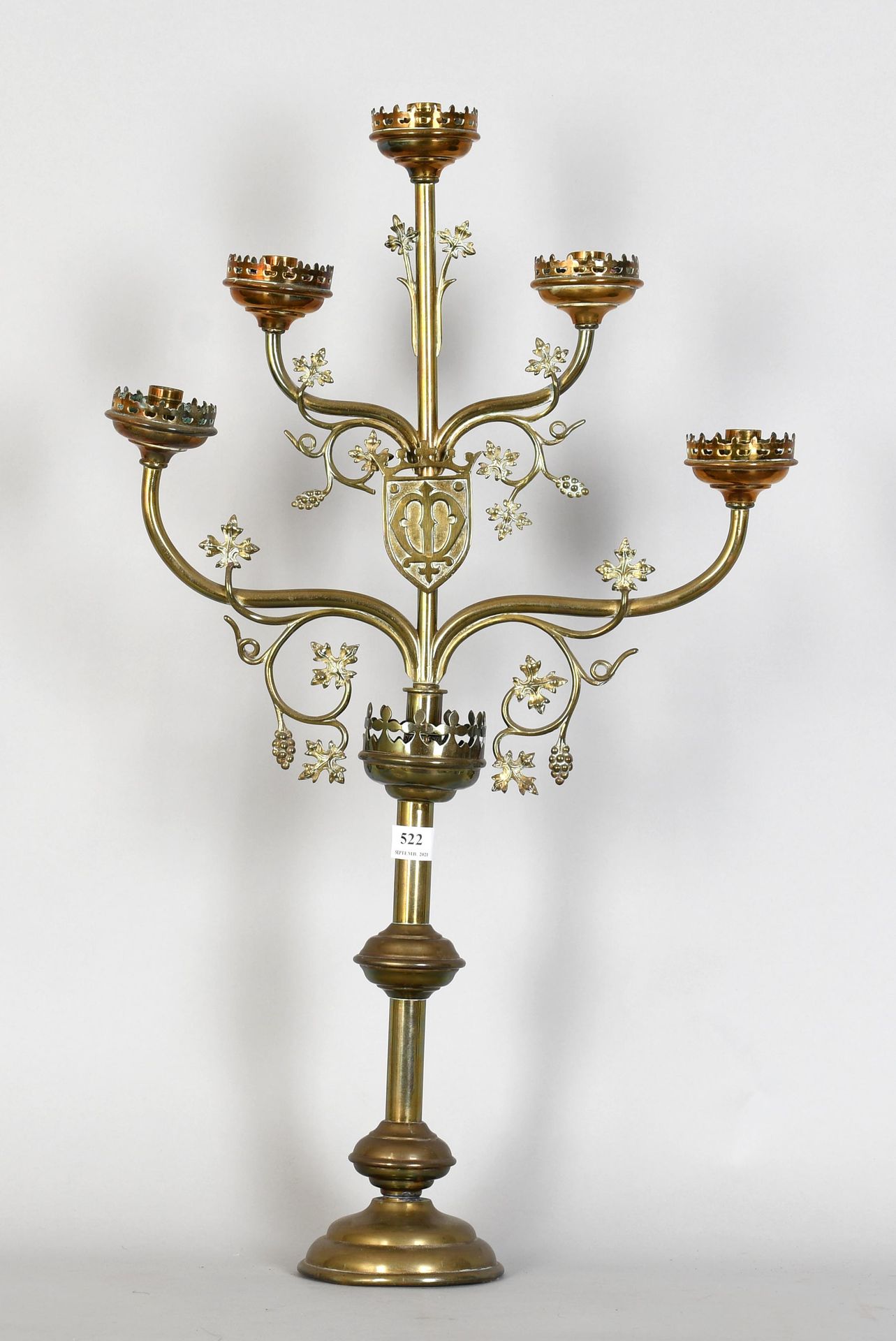 Null Neogotischer fünfarmiger Kerzenleuchter aus Messing - Höhe: 74 cm