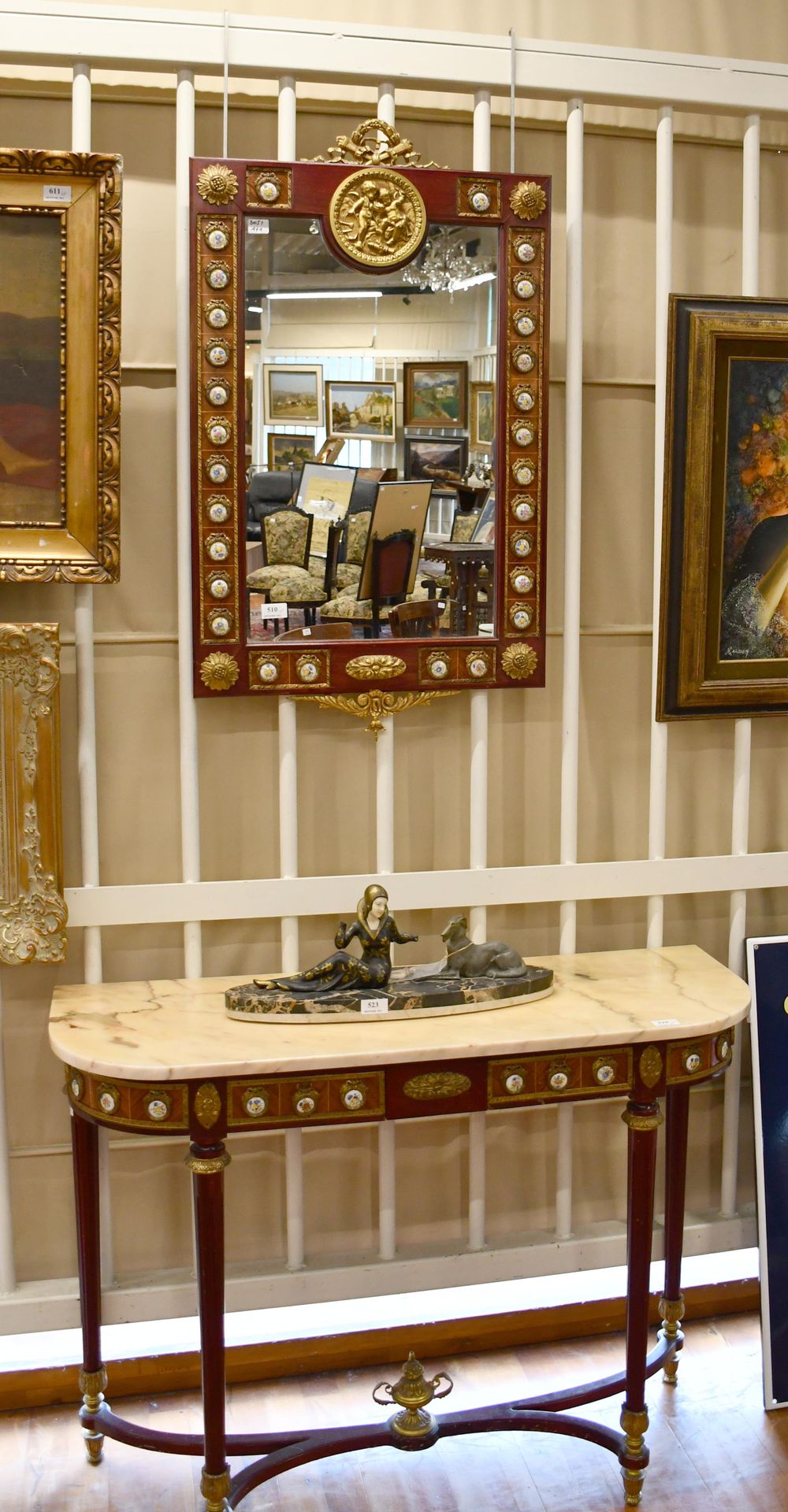 Null 路易十六风格的控制台和镜子，有凹槽的腿，青铜和瓷器的奖章 - 黑玛瑙顶部 - 长度：105厘米