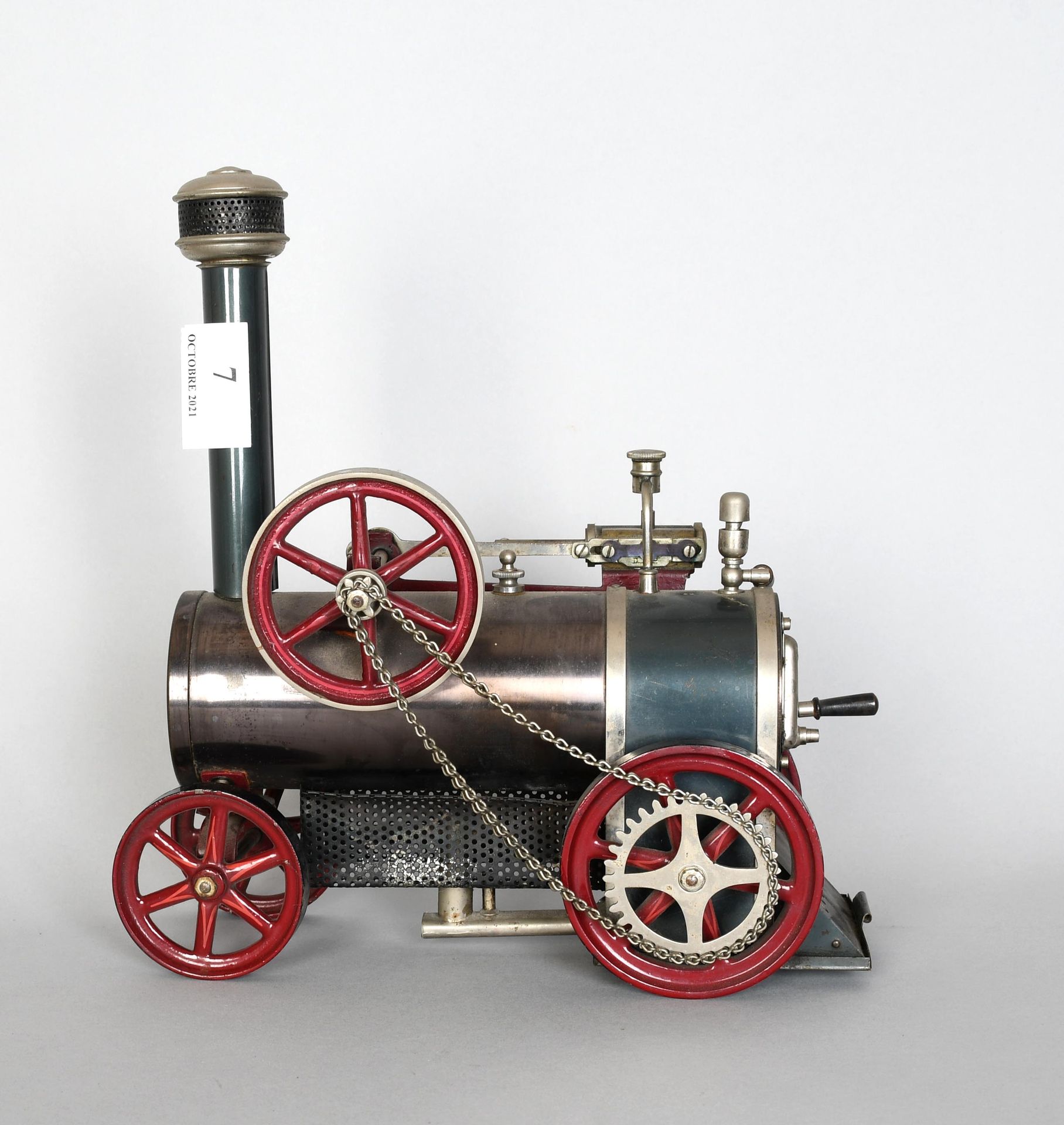 Null Bing / Allemagne, vers 1925

Tracteur à vapeur vive. Hauteur : 25 cm.