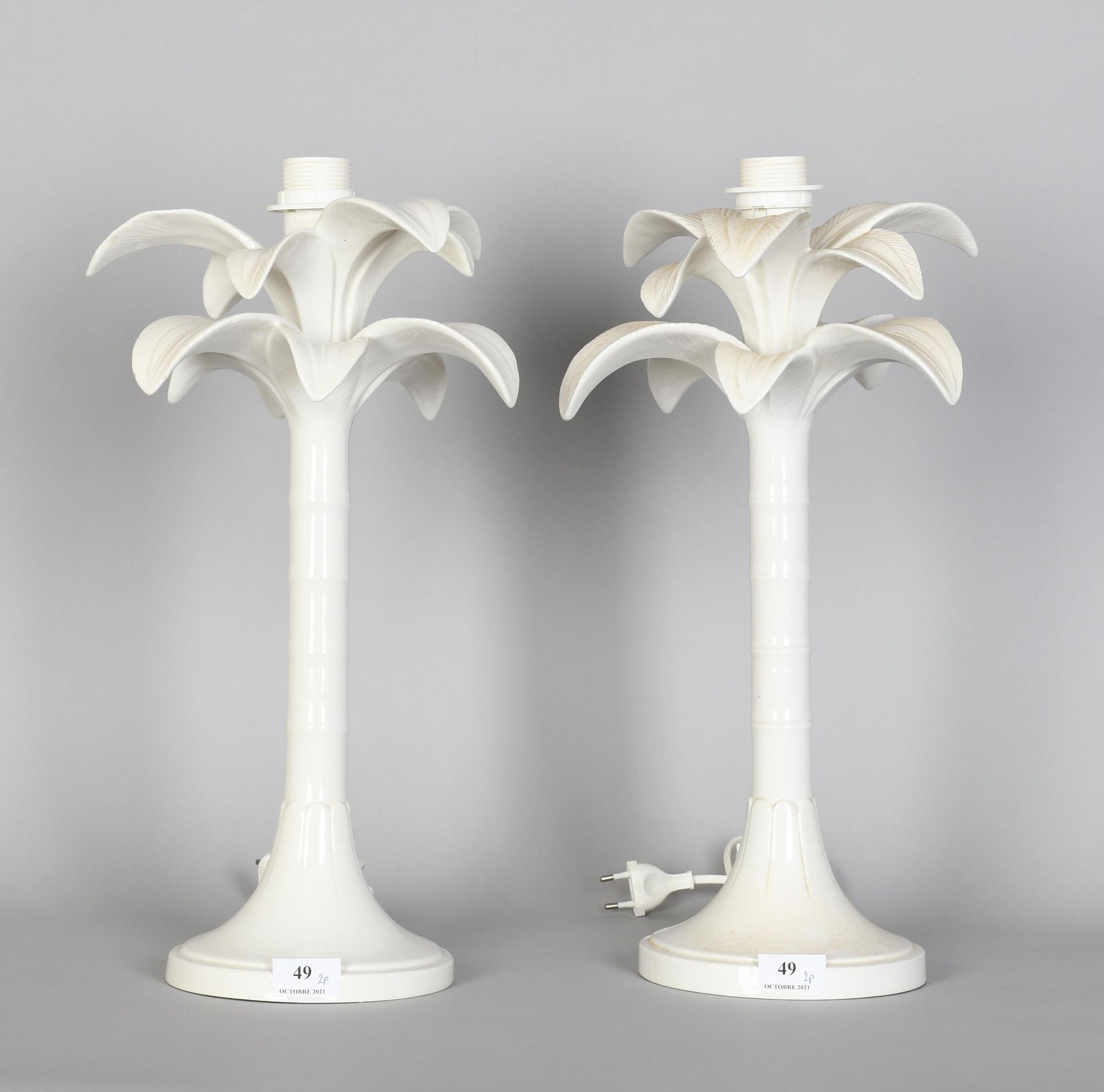 Null Paire de lampes “palmier” en faïence à glaçure blanche - Hauteur : 46 cm