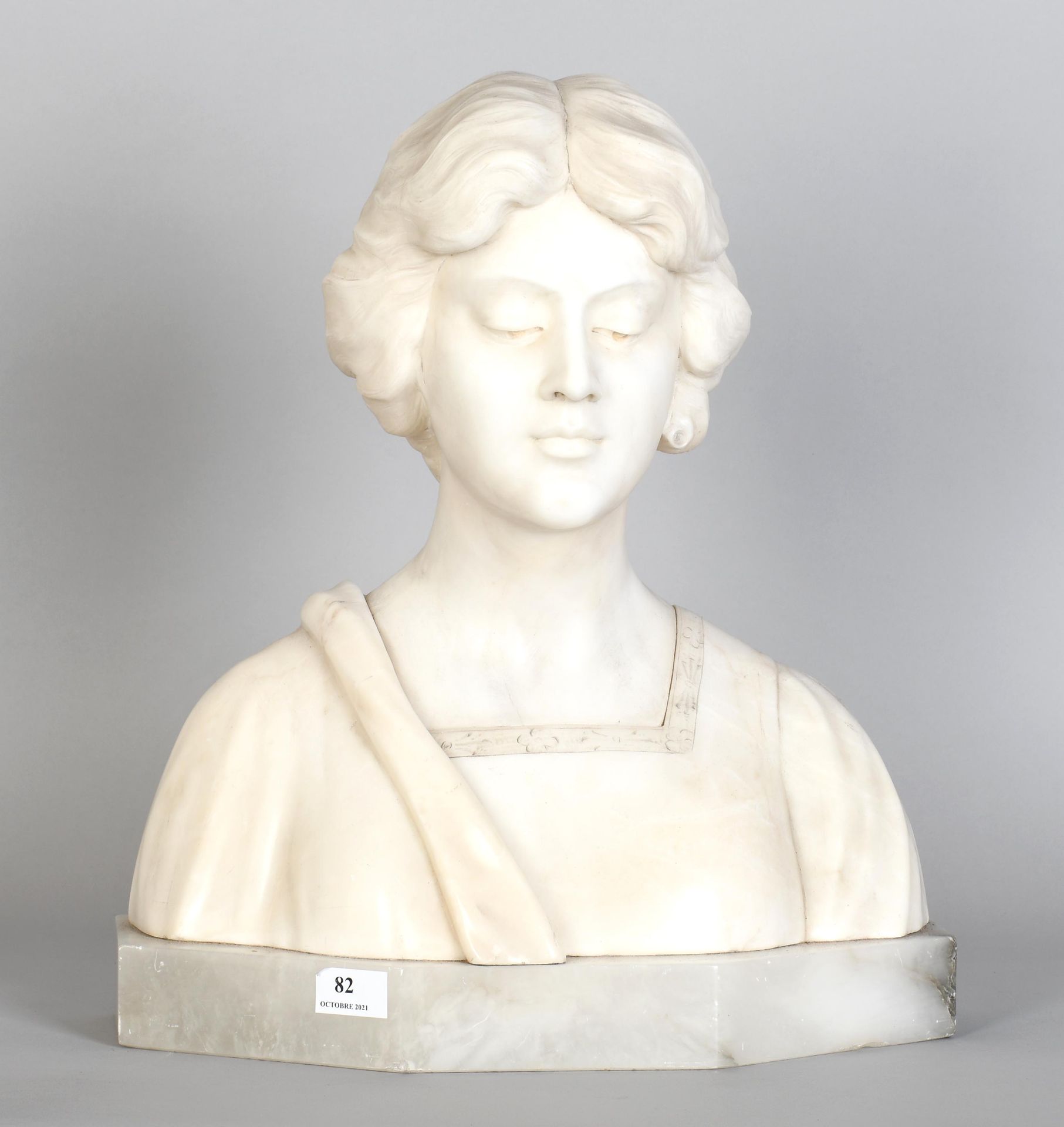 Null Giorgetti

Buste de dame en albâtre et marbre blanc. Hauteur : 45 cm.
