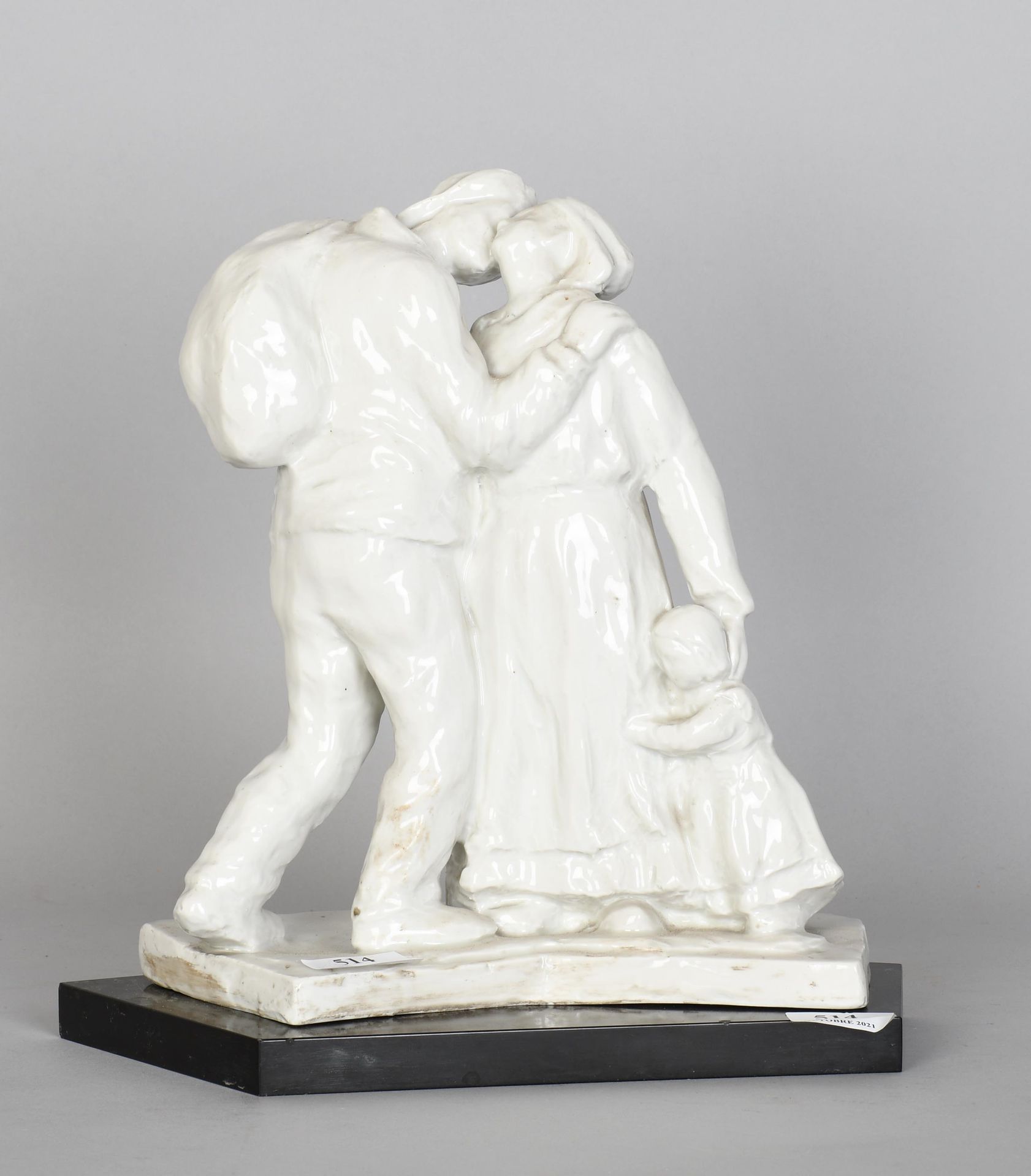 Null White porcelain sculpture : "The sailor's farewell", on a black marble base&hellip;