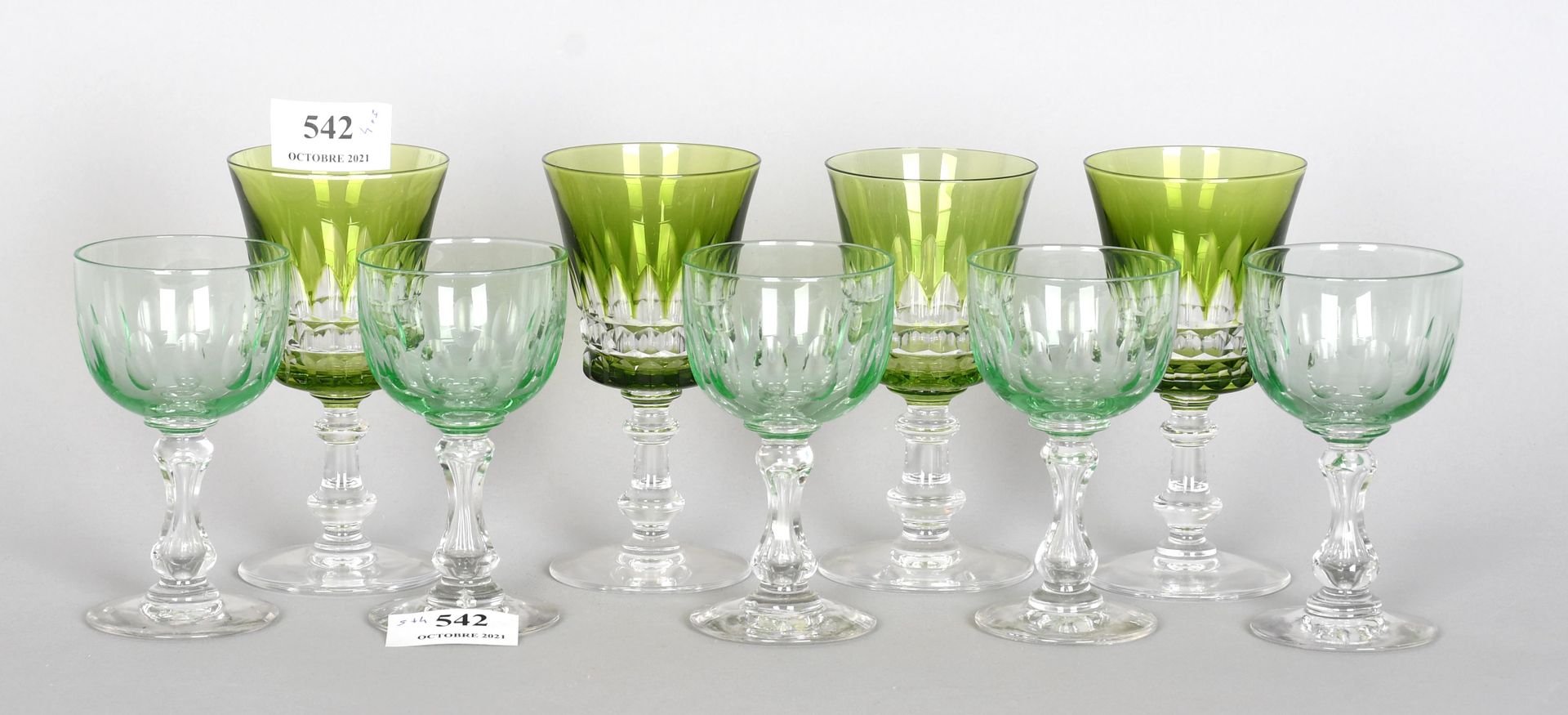 Null Val Saint-Lambert

一套五个白葡萄酒杯，带绿色内衬和切割杯，以及，四个葡萄酒杯，带绿色内衬和切割杯。