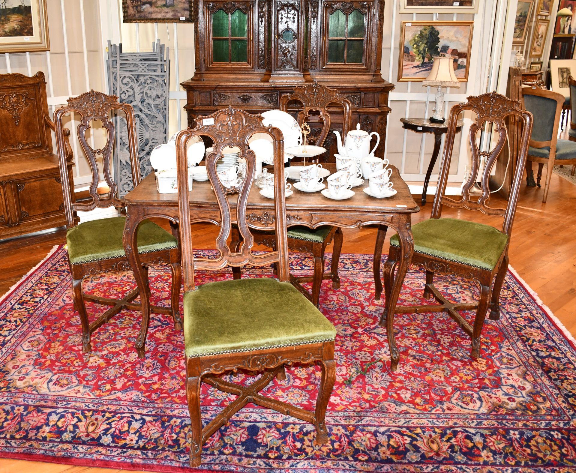 Null 橡木制列日小餐桌和四把带靠背的摄政时期椅子 - 尺寸：119厘米 x 75厘米