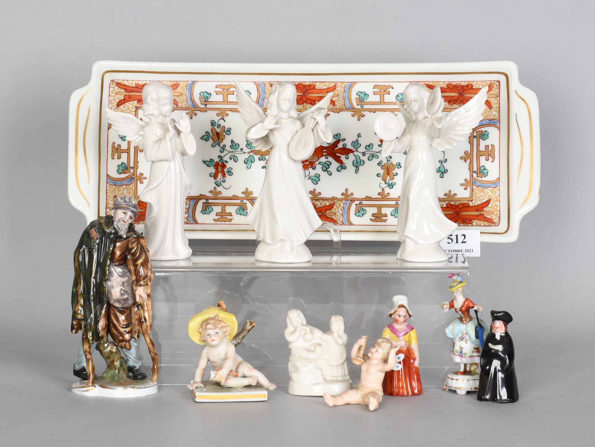 Null Various small porcelain statuettes