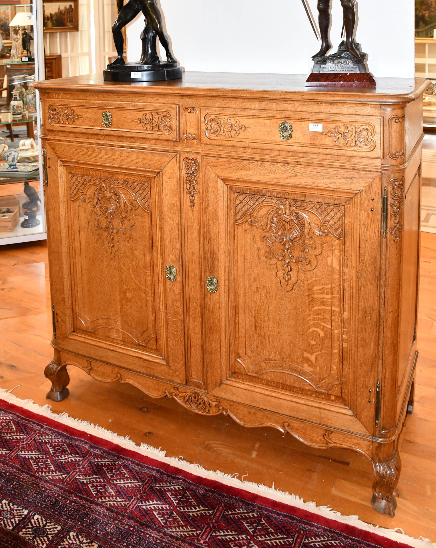 Null Liège style carved oak dresser in the Regency style, opening with two doors&hellip;