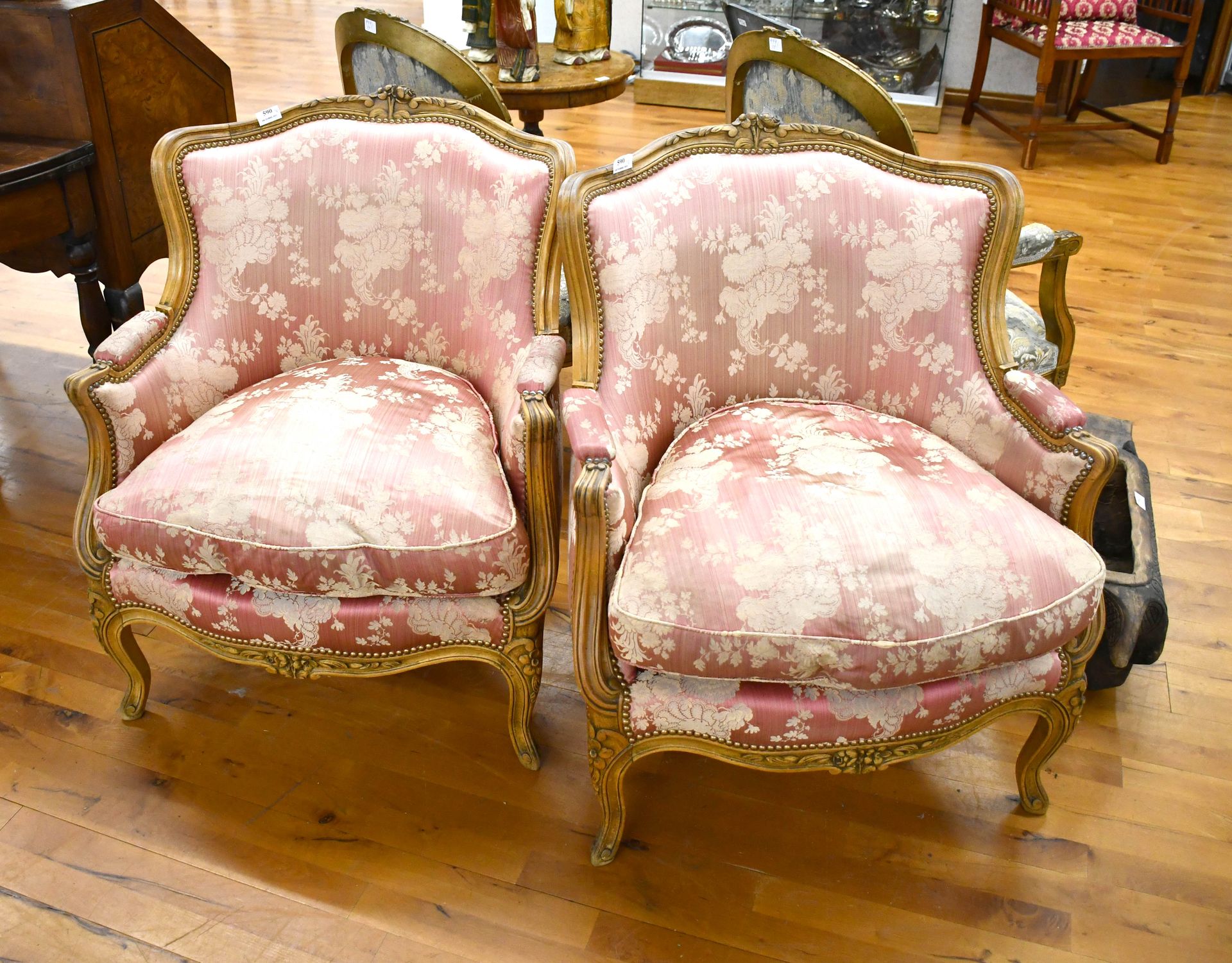 Null Paar geschnitzte Sessel im Stil Louis XV
