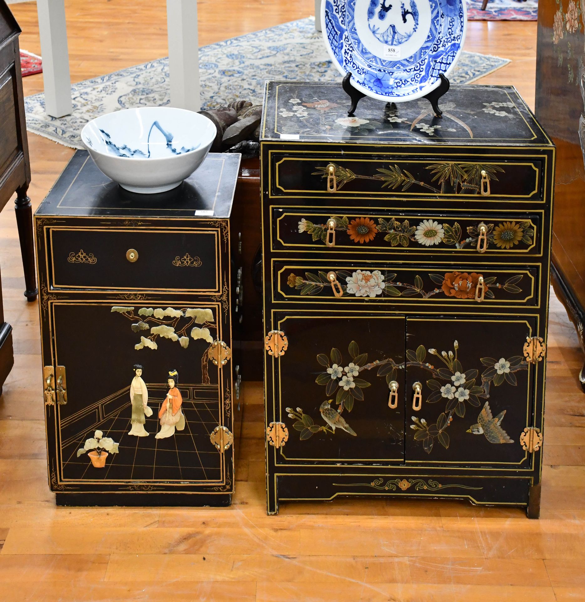 Null A smaller piece of black and polychrome lacquered Chinese furniture