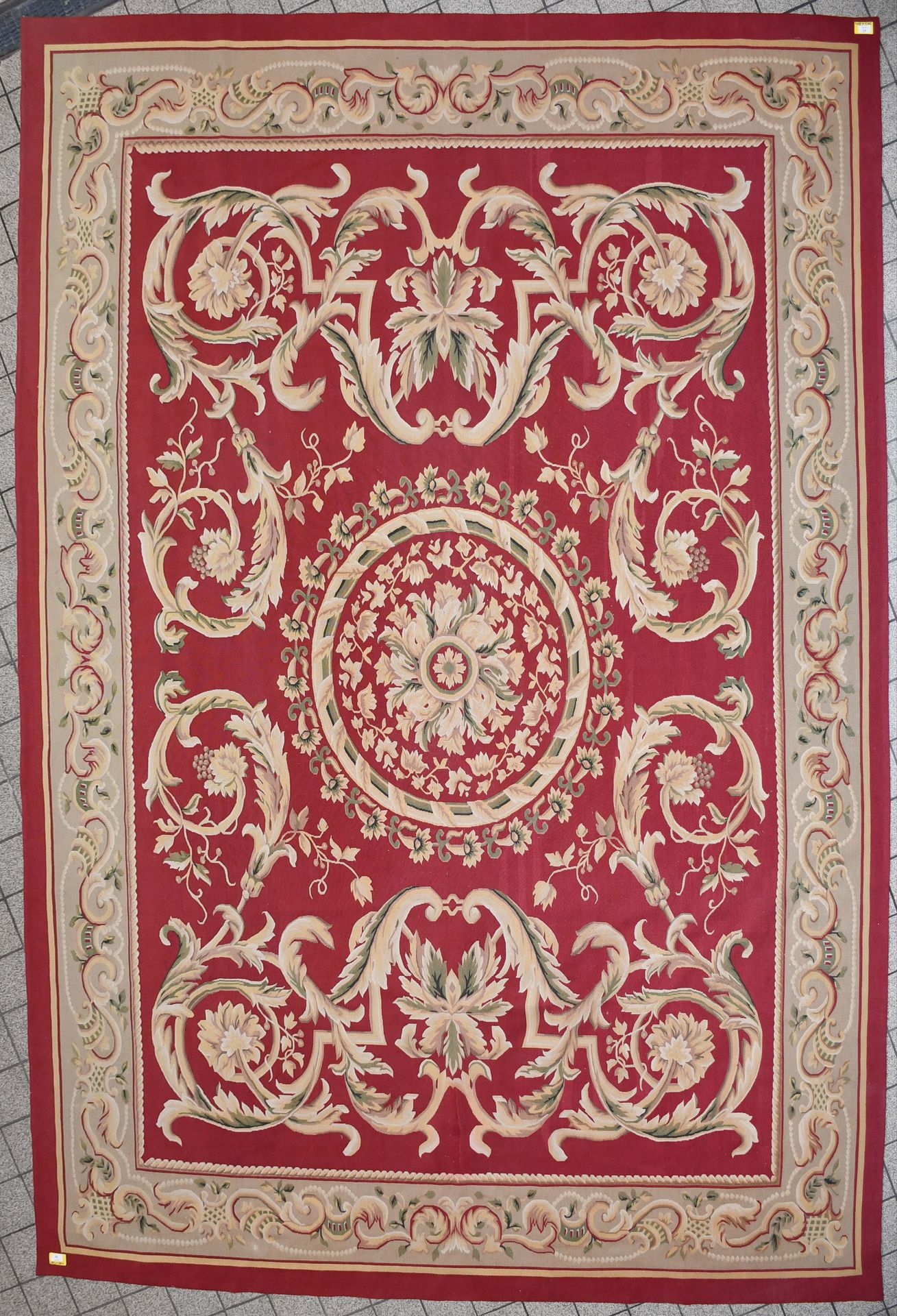 Null Aubusson tapestry with floral decoration - Dimensions : 373 cm x 274 cm