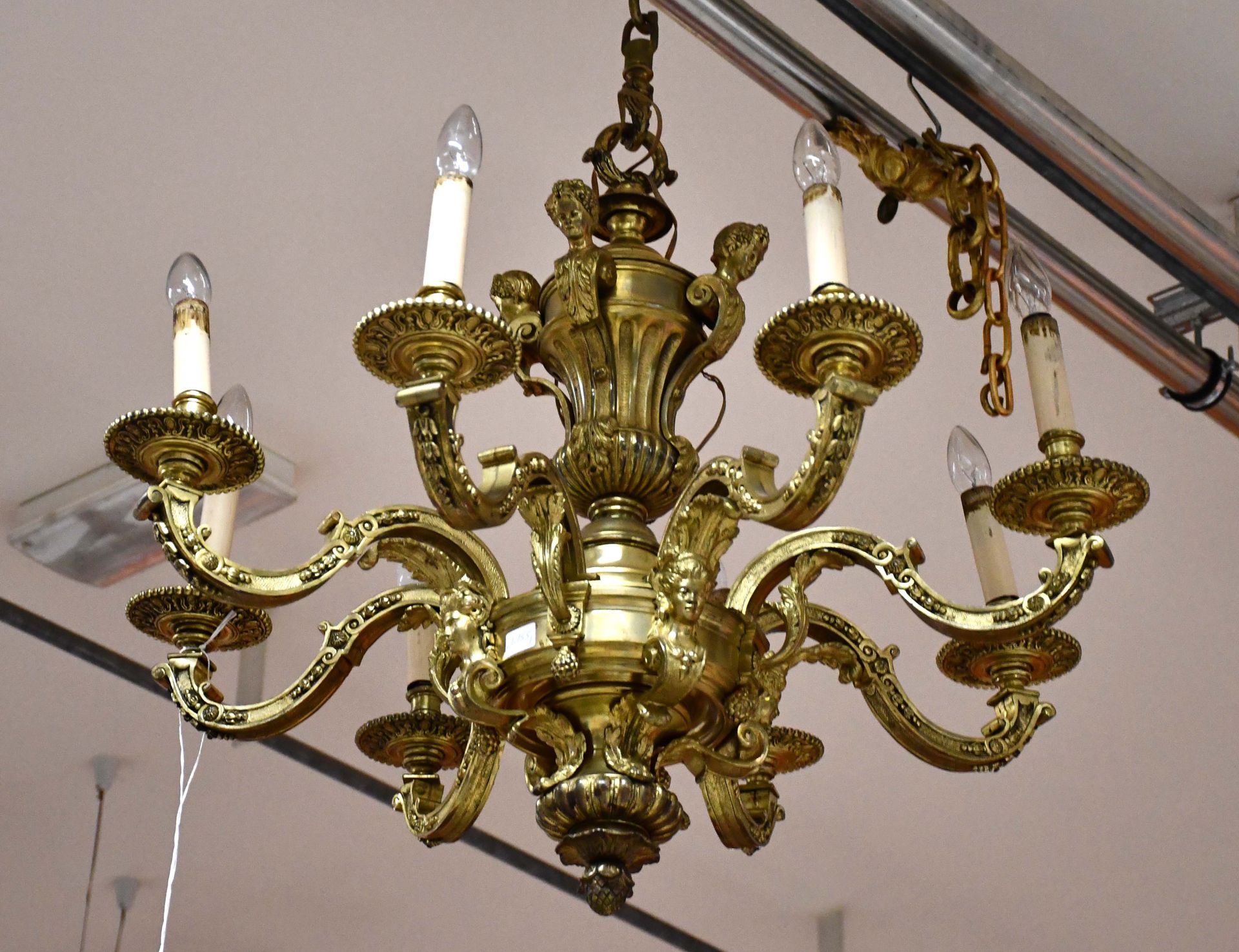 Null Lámpara Mazarin de bronce dorado con ocho brazos