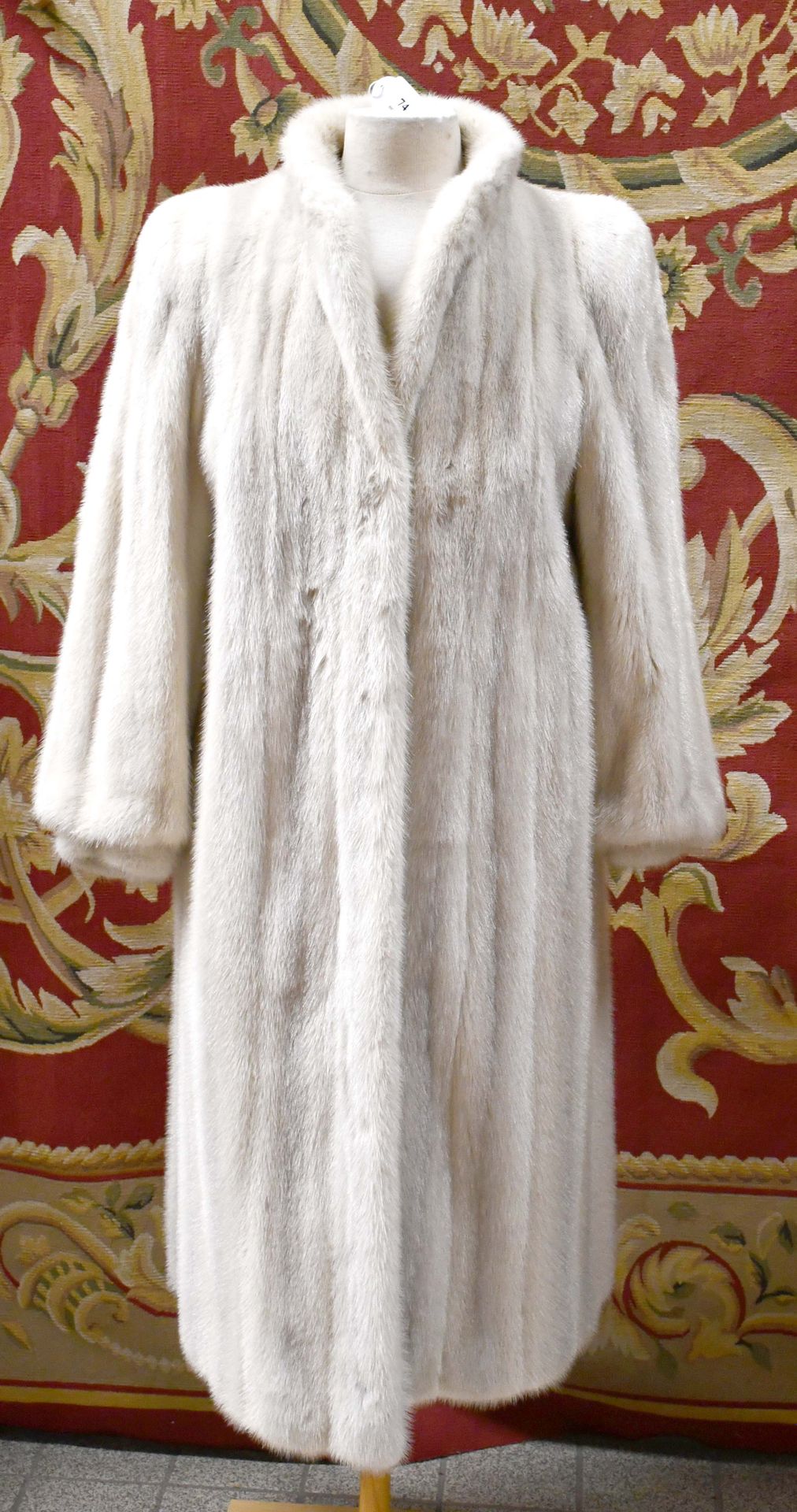 Null White mink coat by Nestor Nihon & Fils