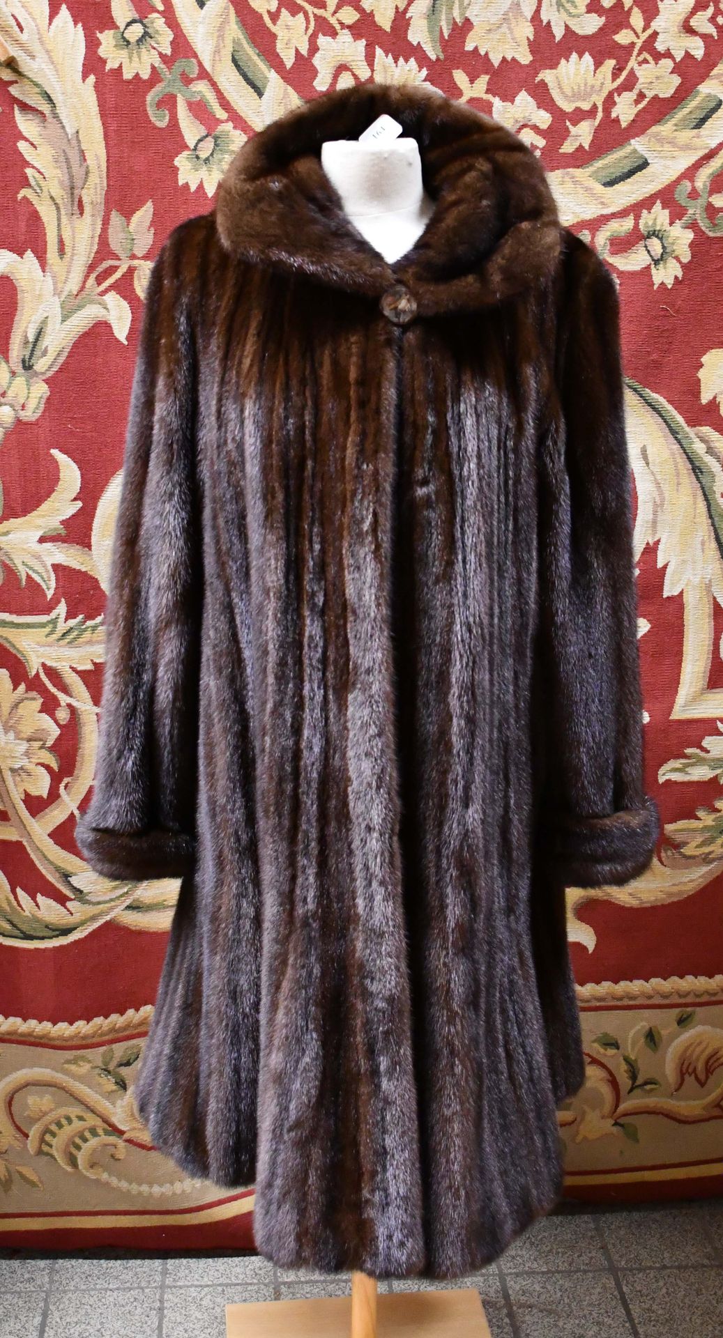Null Beau manteau long en vison brun de la Maison Alan Gérard à Paris