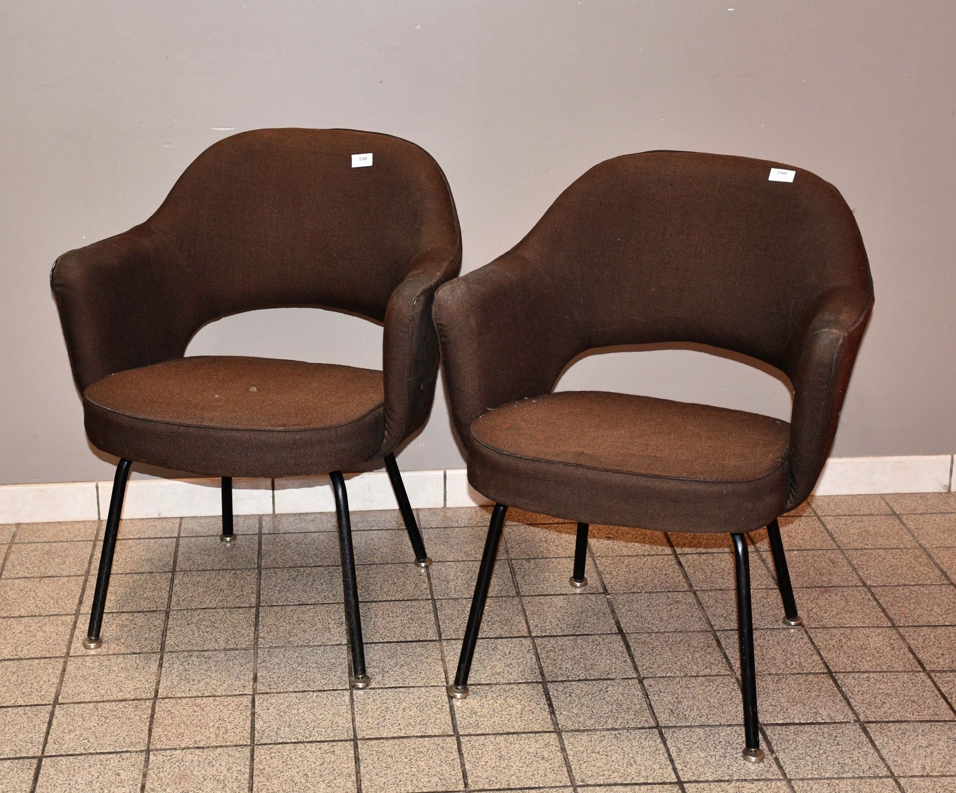 Null Knoll

Pair of vintage conference chairs.