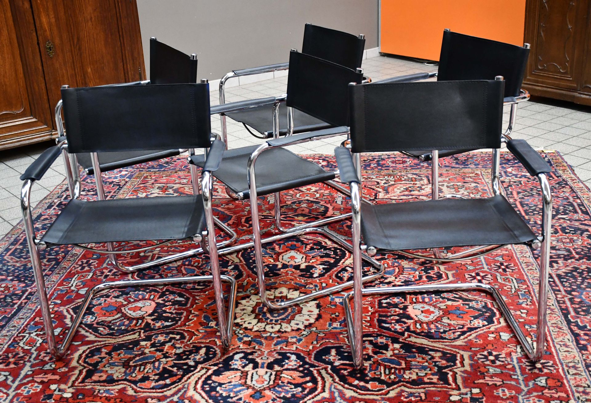 Null Série de six fauteuils chromés - Modèle d’après Marcel Breuer - Edition ver&hellip;