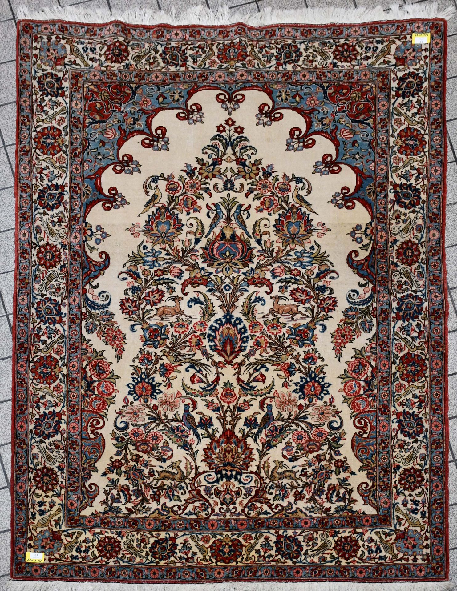 Null 地毯

东方地毯Ghoum。

尺寸：210厘米×139厘米。