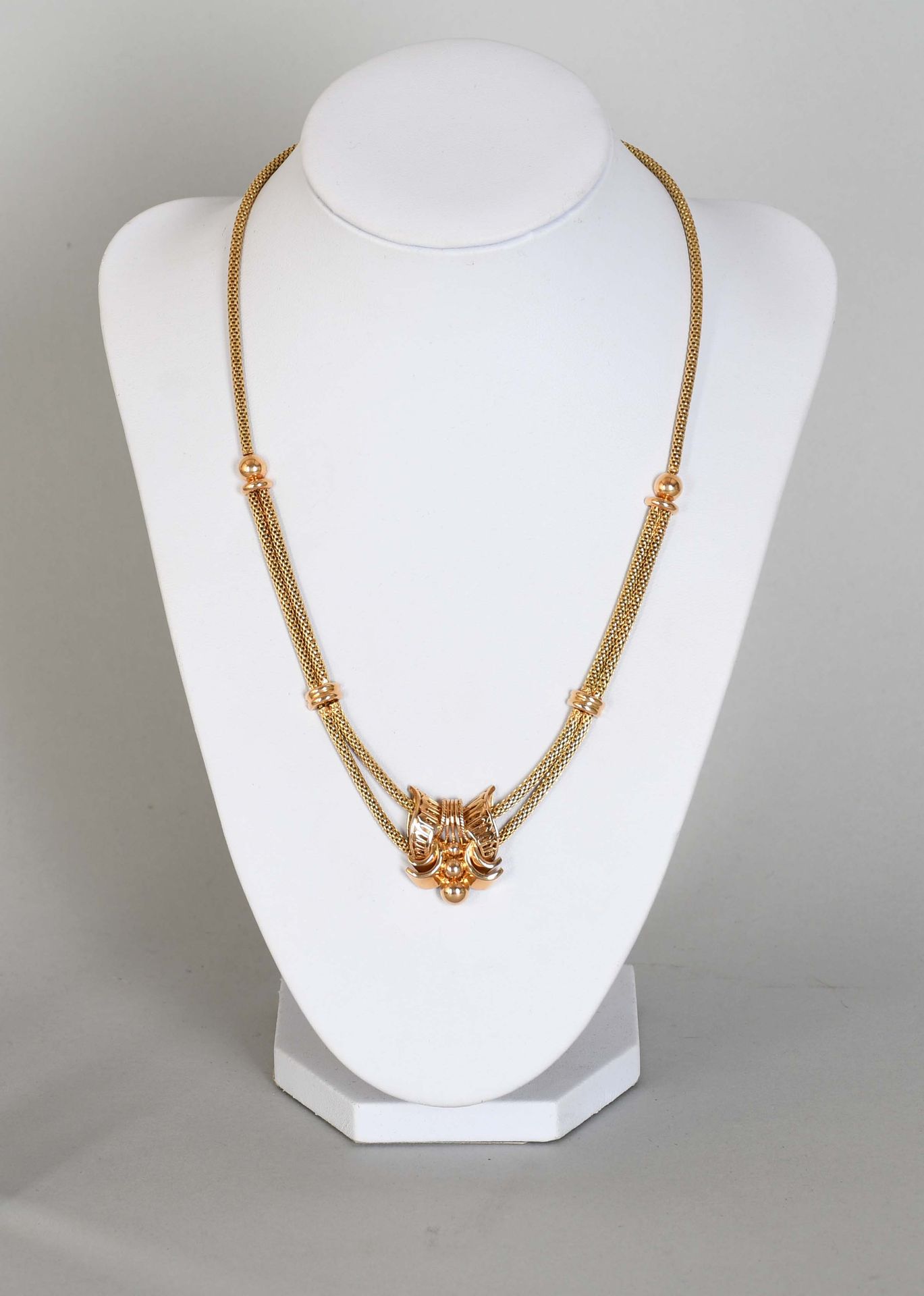 Null 珠宝首饰

十八K黄金的古董项链。总重量：+36,6克。