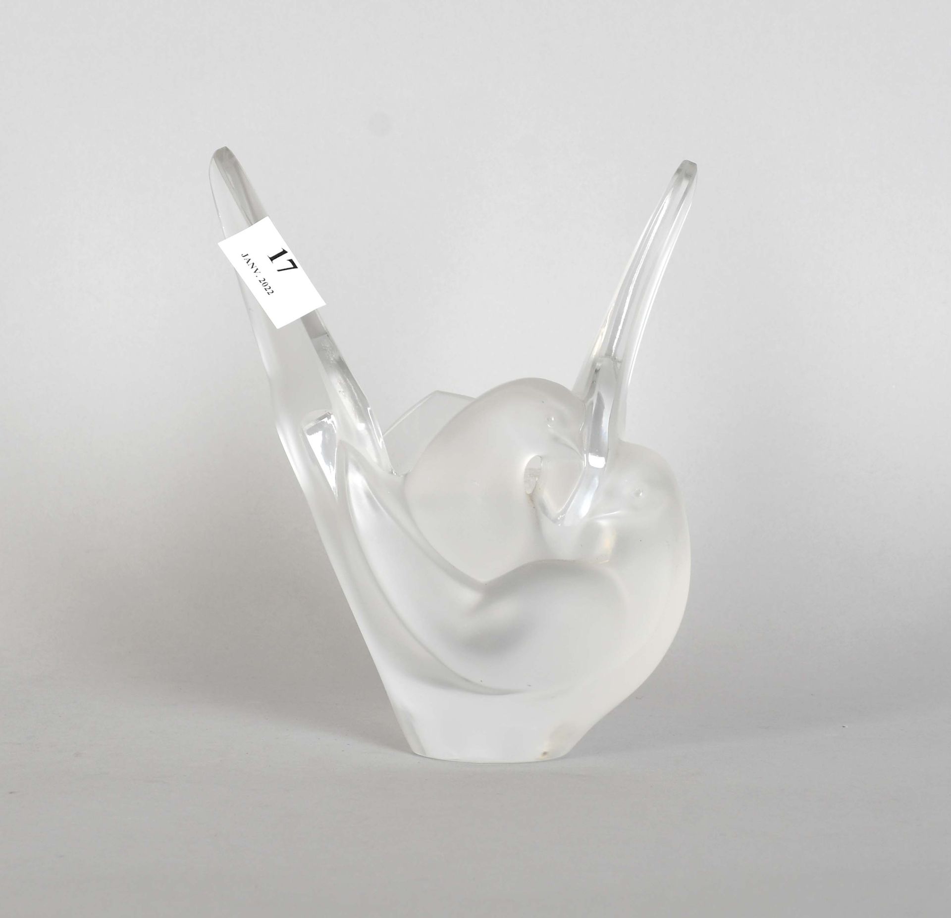 Null Lalique France

Pique-fleur “Sylvie” aux deux colombes, en cristal moulé sa&hellip;