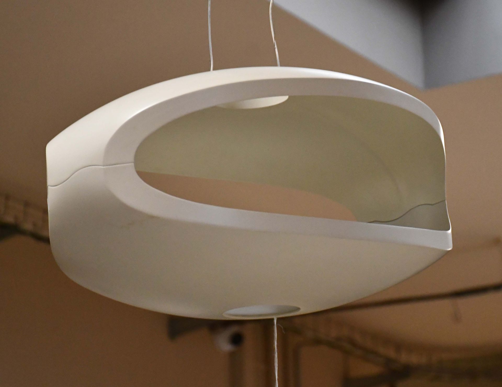 Null Foscarini

Lámpara colgante O'Space. Precio nuevo: 850 euros.