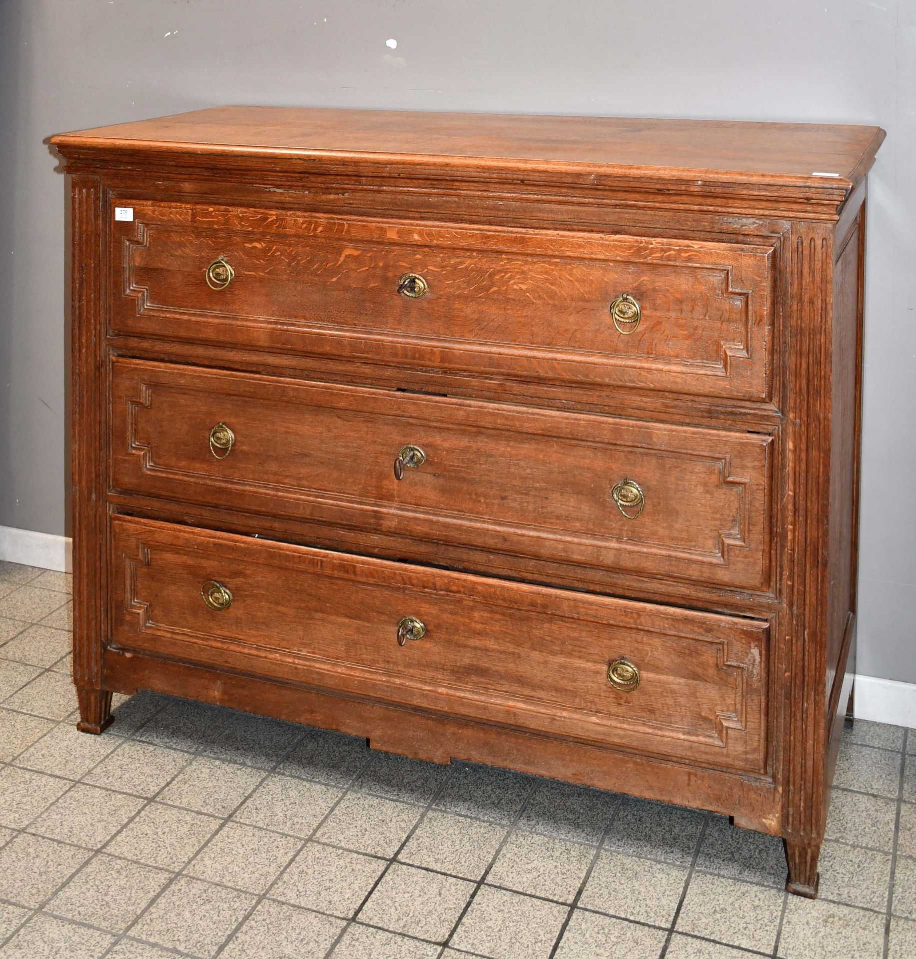 Null Eighteenth century oak chest of drawers, opening with three drawers, straig&hellip;