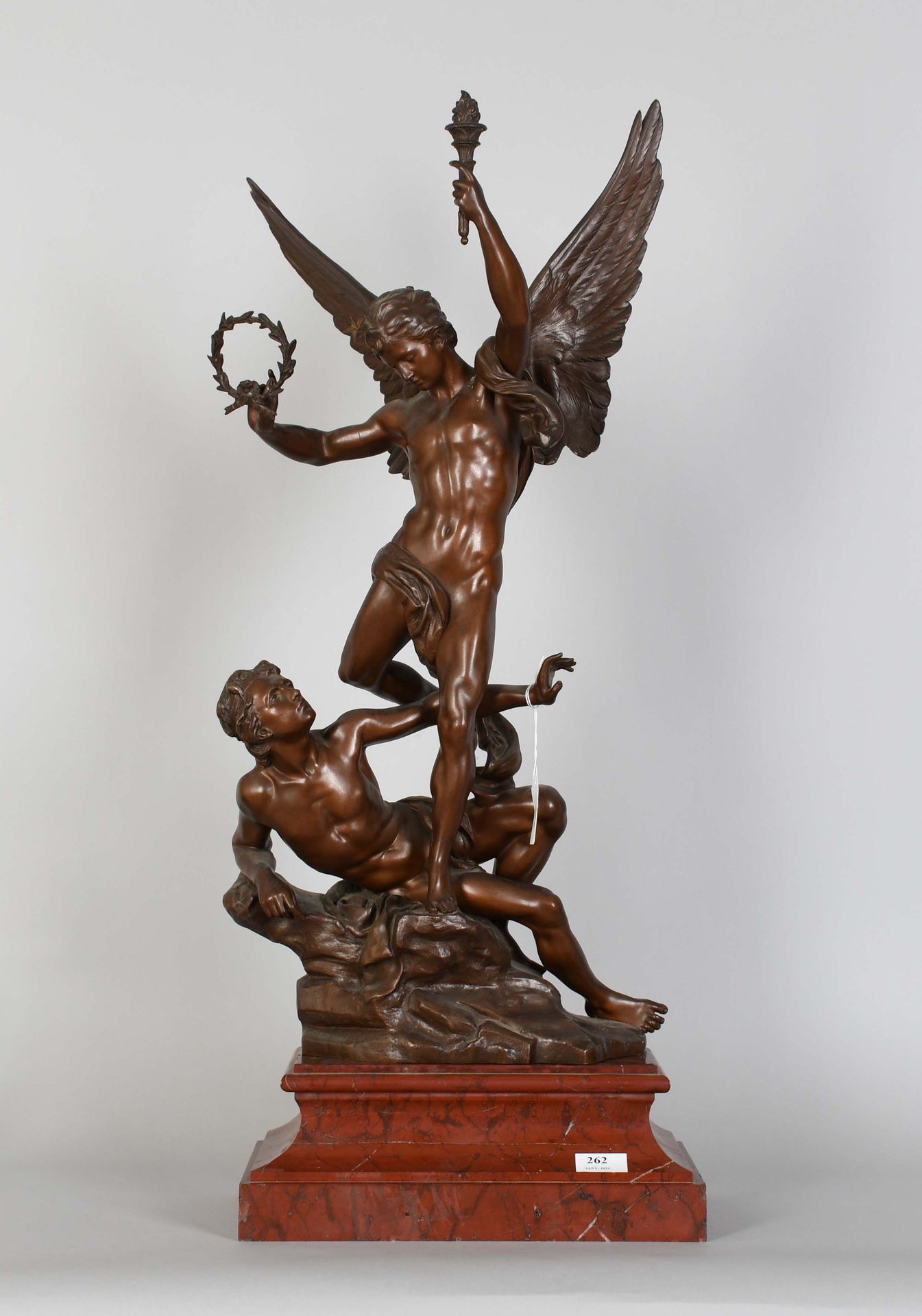 Null Charles Vital Cornu

Bronzeskulptur: "Triumphierender Sieg", auf Marmorsock&hellip;