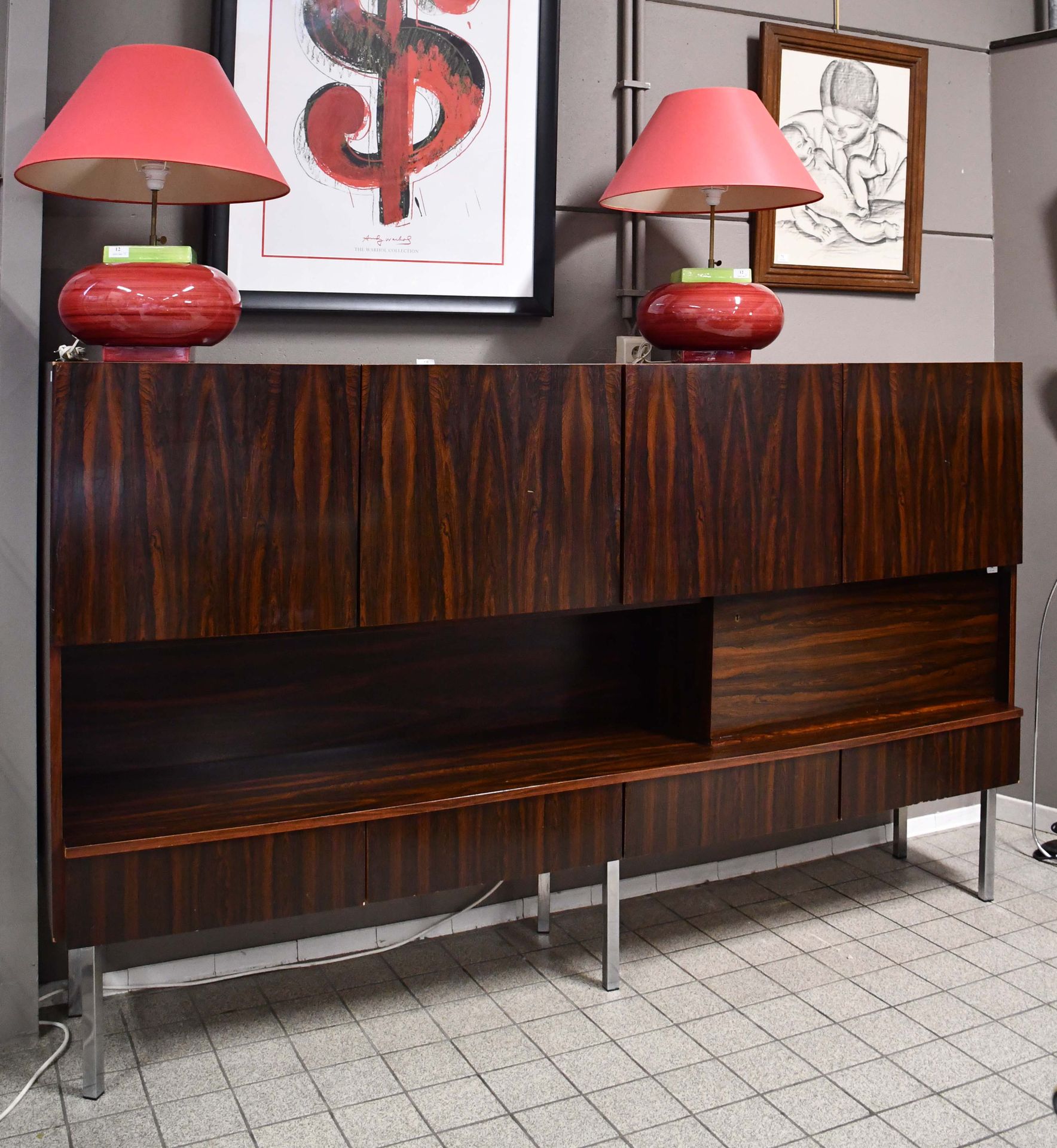 Null Vintage highboard in rosewood veneer

Length : 240 cm.