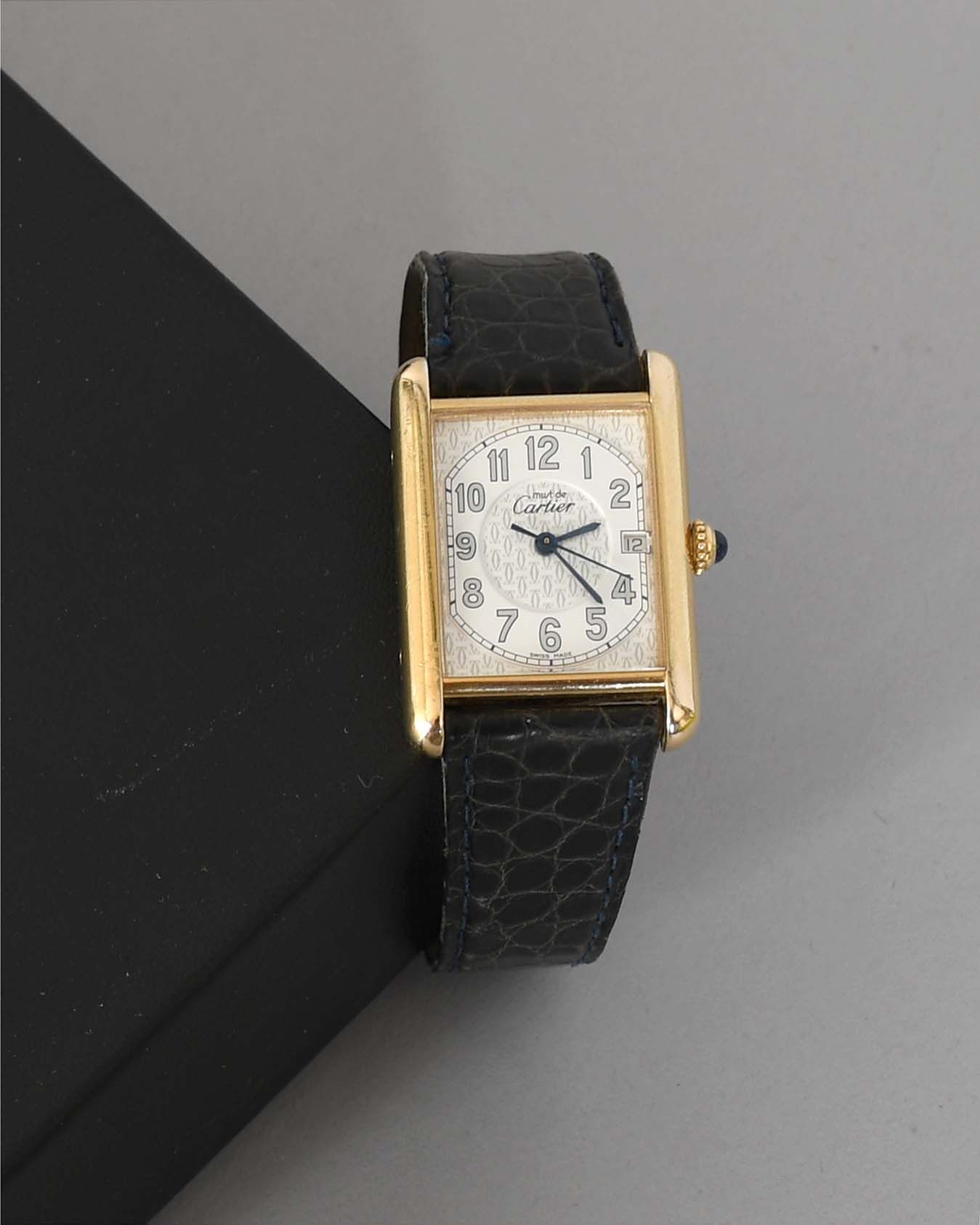 Null Gioiello

Must de Cartier

Orologio da polso con cassa in argento dorato, m&hellip;