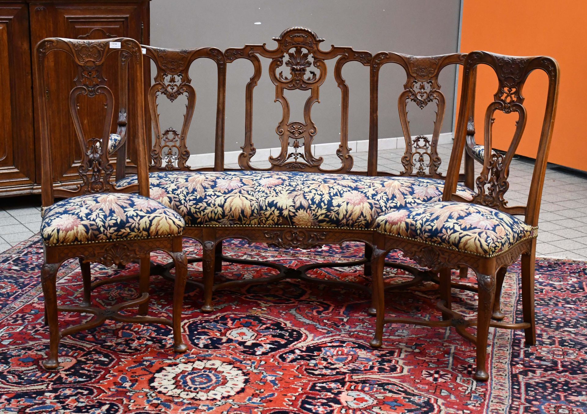 Null Banco y sillas de nogal tallado de estilo Regencia - Calidad Valentiny