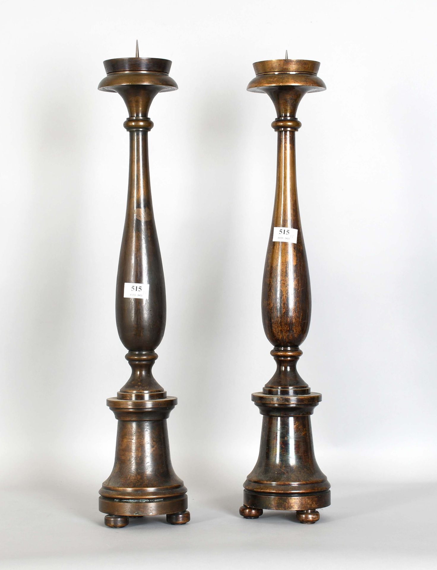 Null Pair of bronze picnic chairs with baluster shaft

Height : 67 cm.