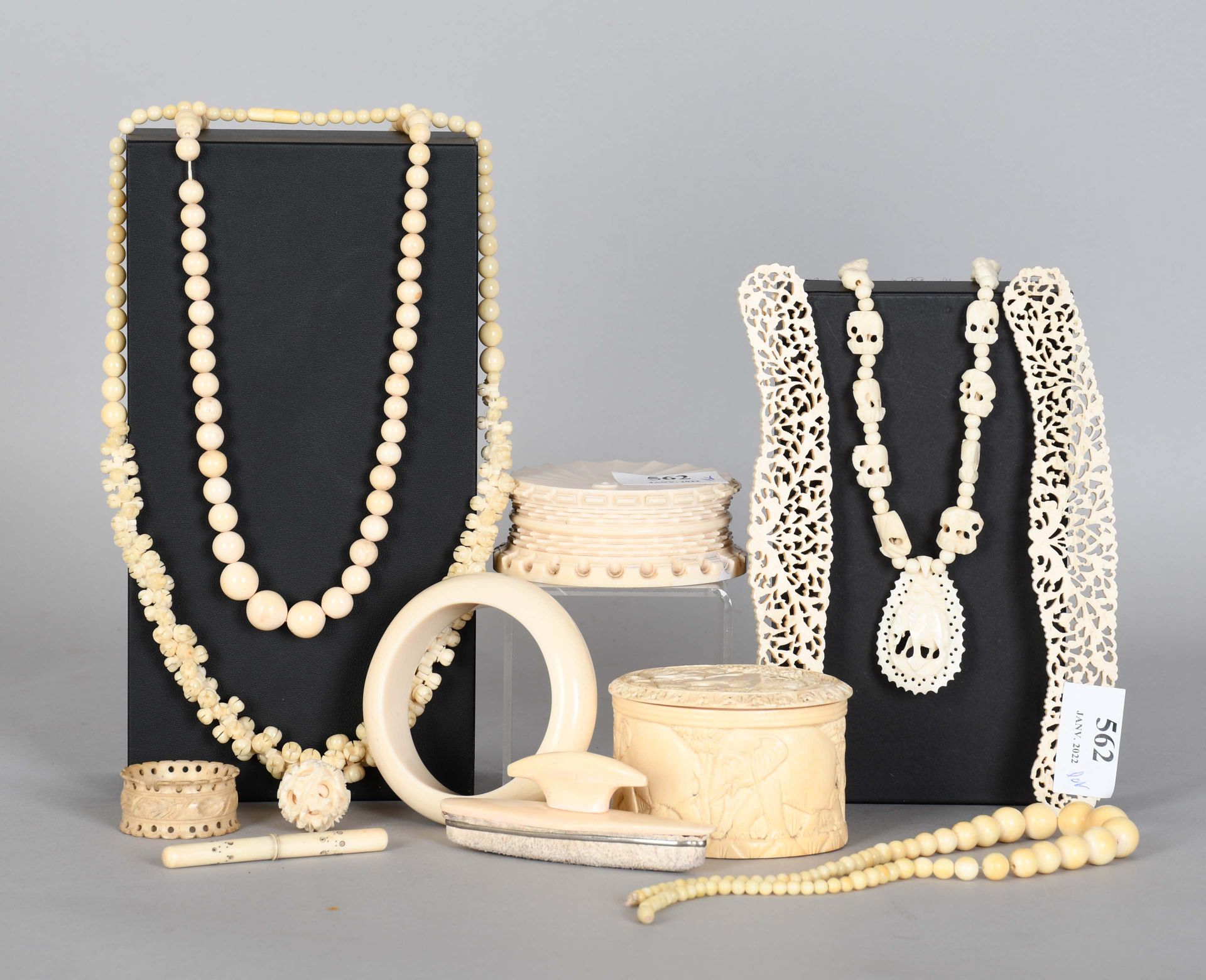 Null Various jewelry and boxes