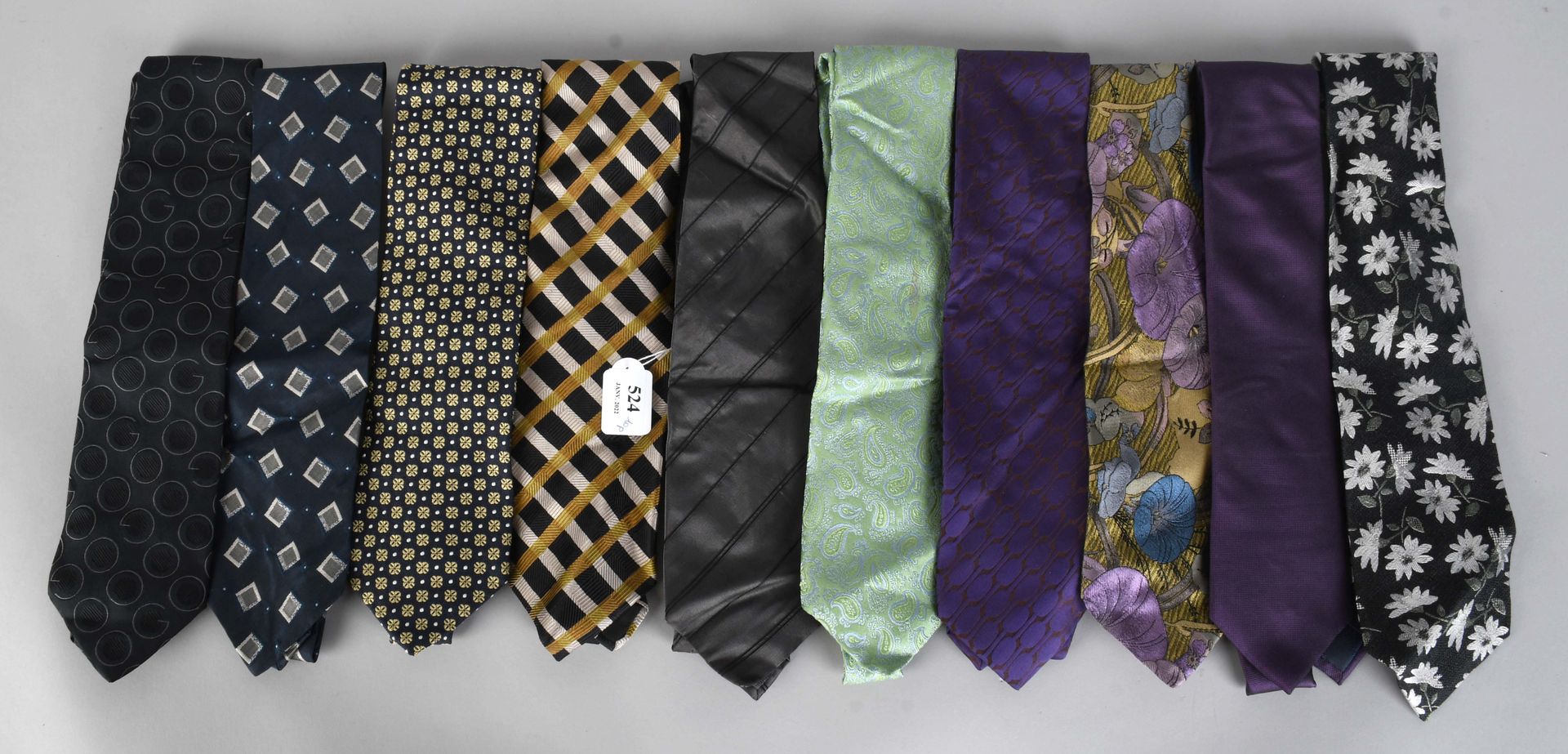 Null 10条不同品牌的丝质领带，包括Boss, Gucci, Kenzo, Hemley, Zara Man和Prochownick。