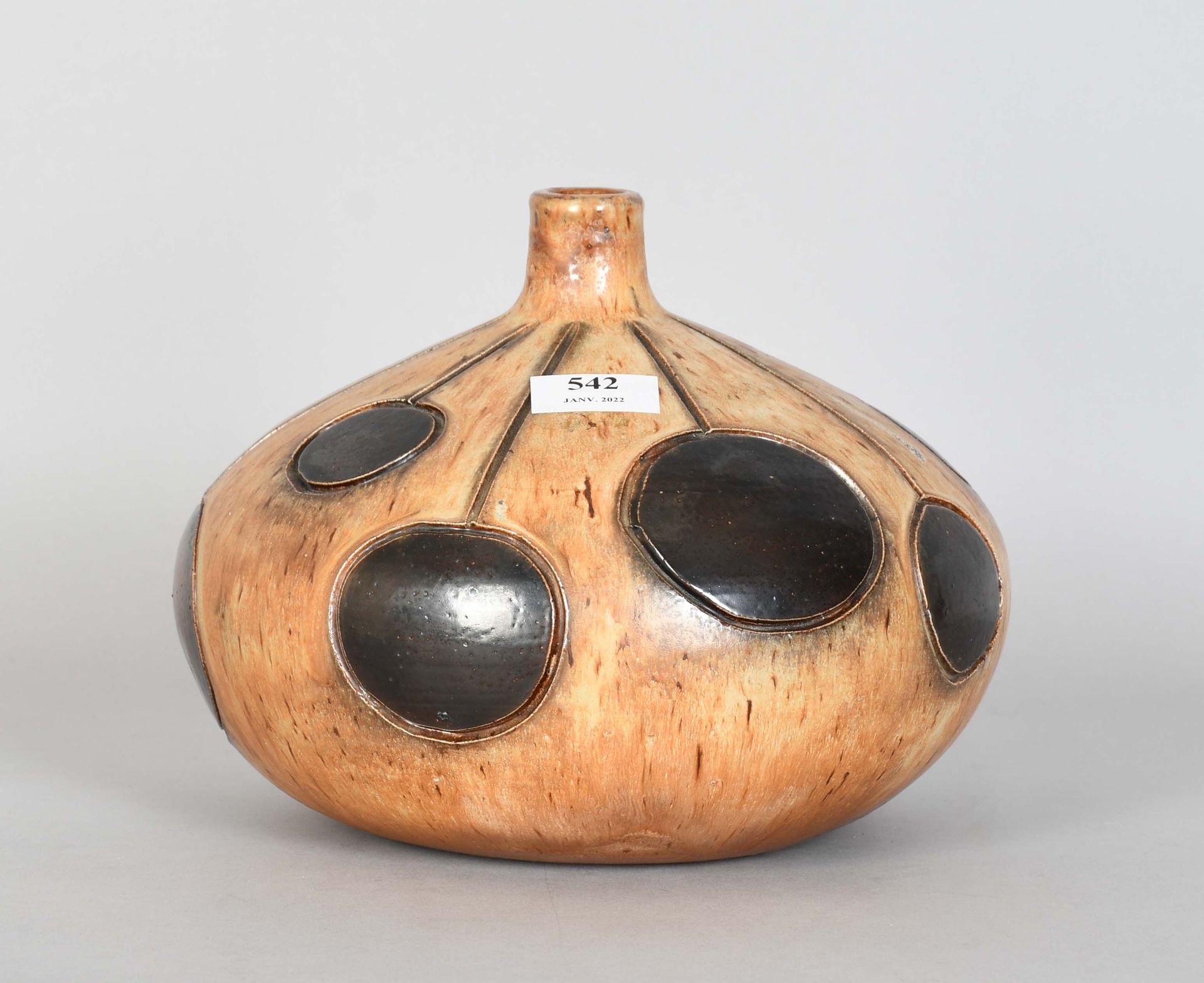 Null Gregoire

Vase pansu in glazed terra cotta. Signed. Accident.

Height : 19 &hellip;