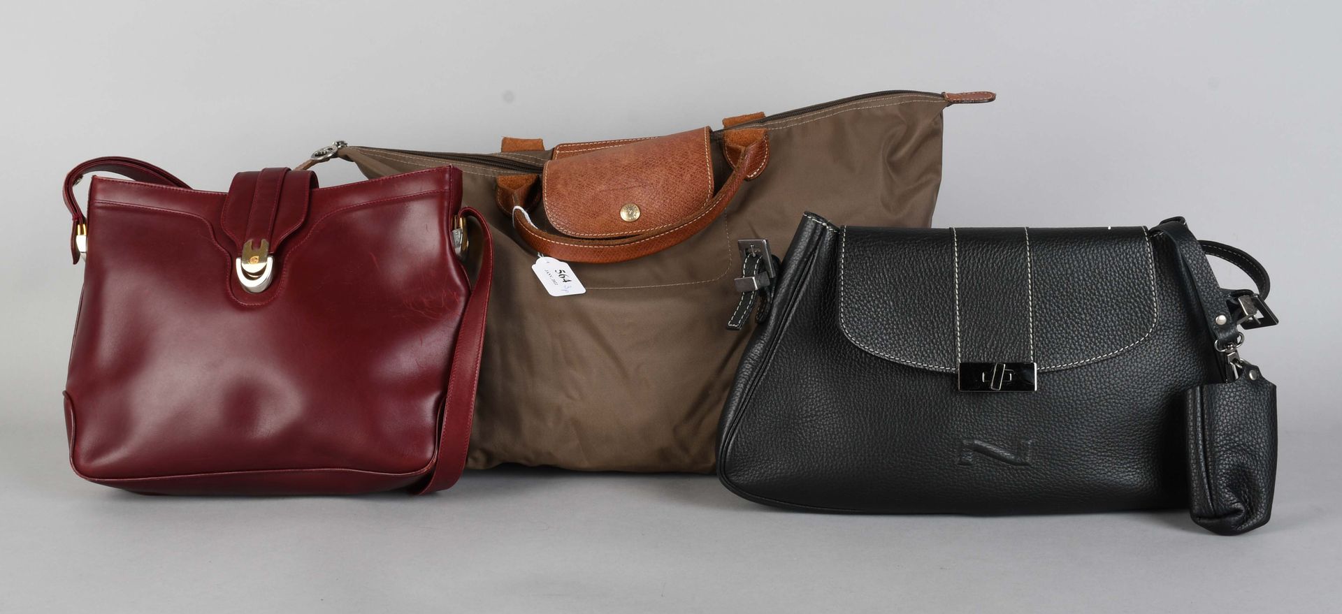 Null Set aus drei Taschen, darunter eine faltbare von Longchamp