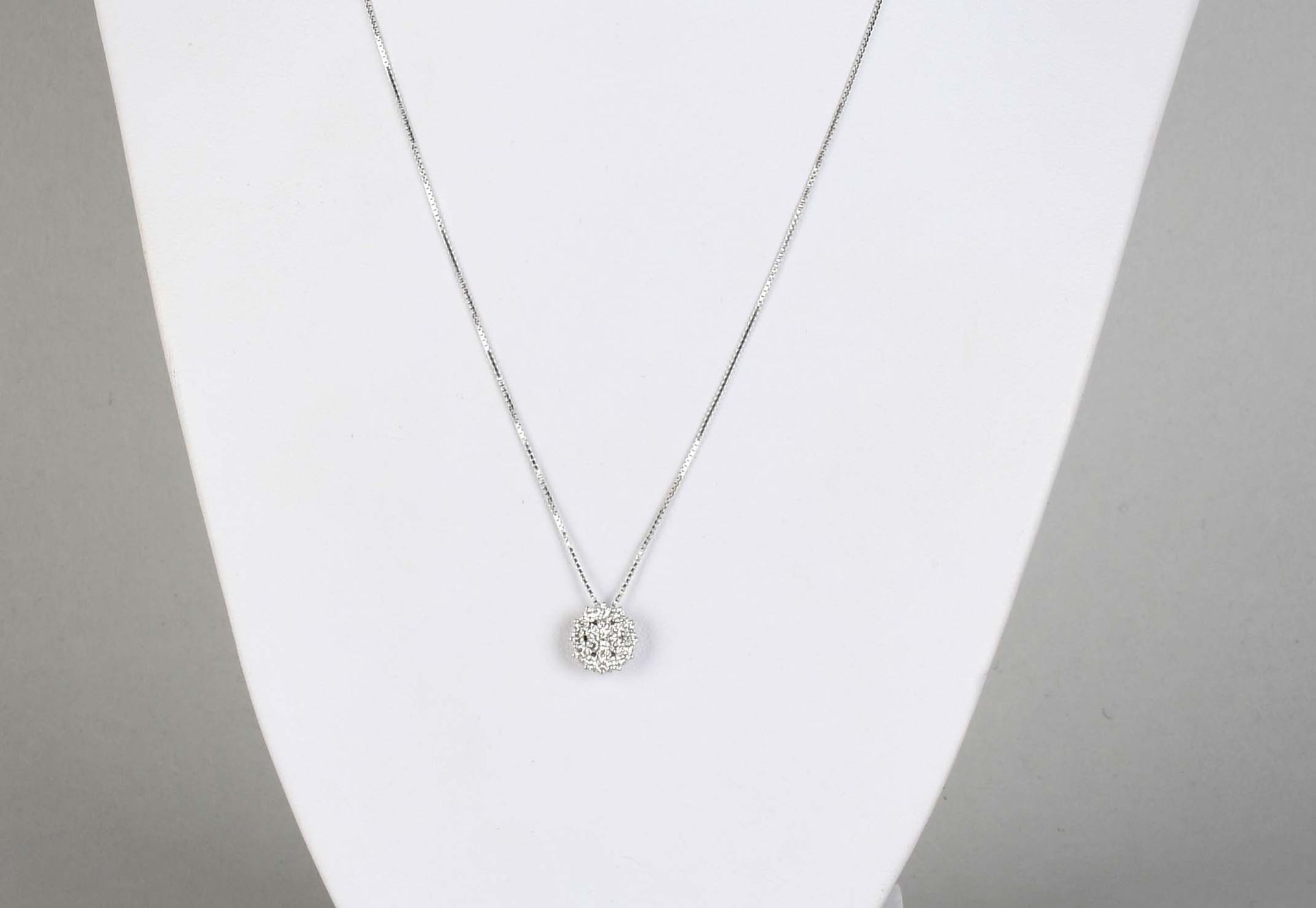 Null Jewel

Pendant and chain, in white gold eighteen carats set with diamonds. &hellip;